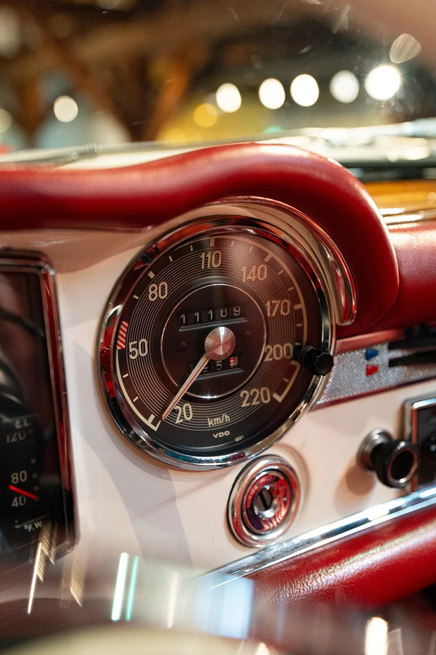 1970 Mercedes-Benz 280 SL Pagode angeboten von einem Oldtimerspezialisten in Lindau, Deutschland, Foto 7 von 11