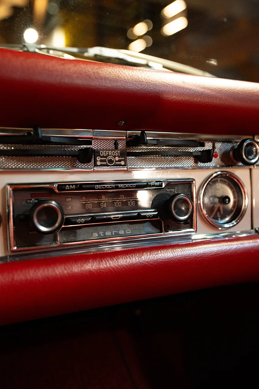 1970 Mercedes-Benz 280 SL Pagode angeboten von einem Oldtimerspezialisten in Lindau, Deutschland, Foto 8 von 11
