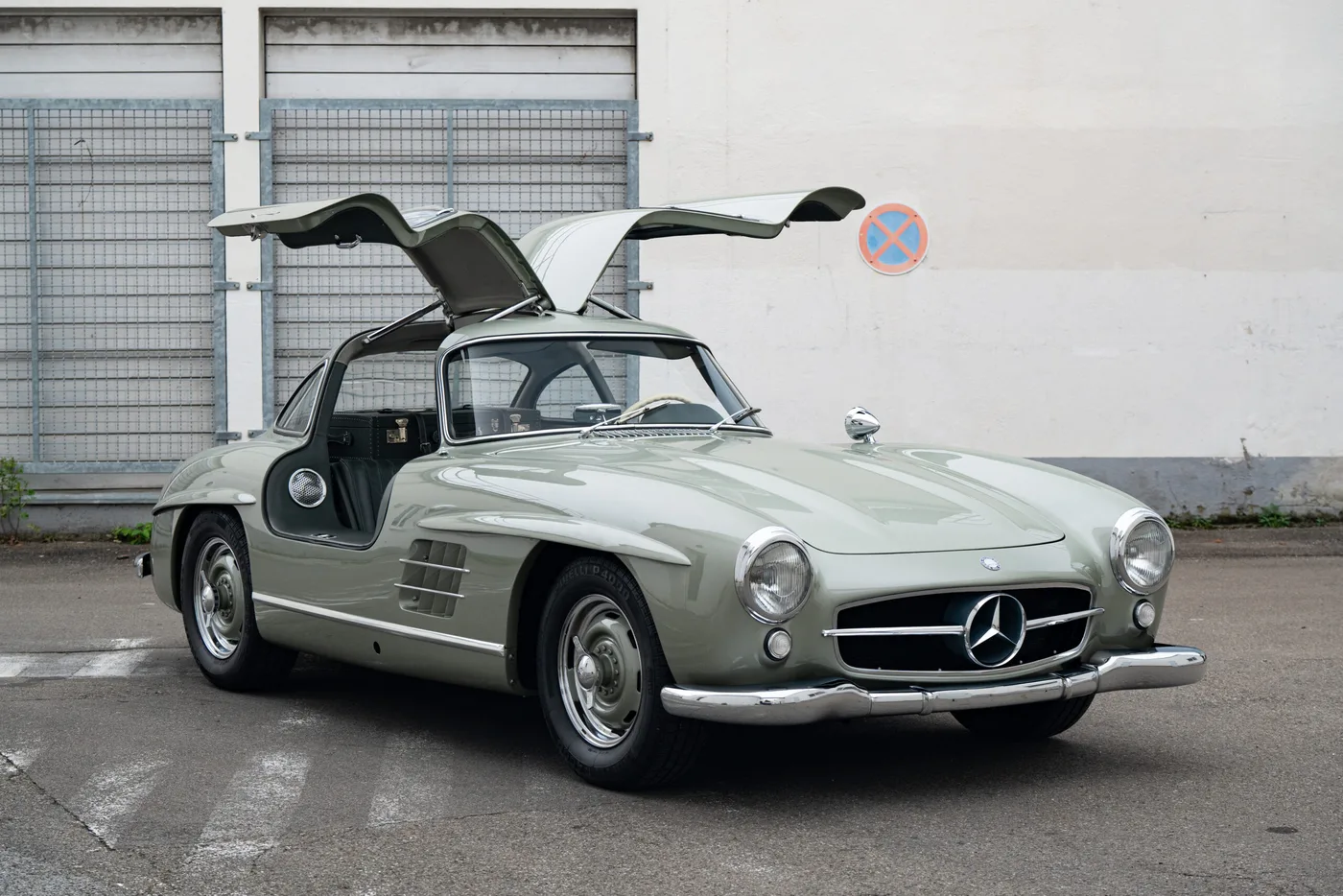 1955 Mercedes-Benz 300 SL Gullwing proposée par un spécialiste de la voiture de collection à Lindau, Allemagne, photo 2 sur 27