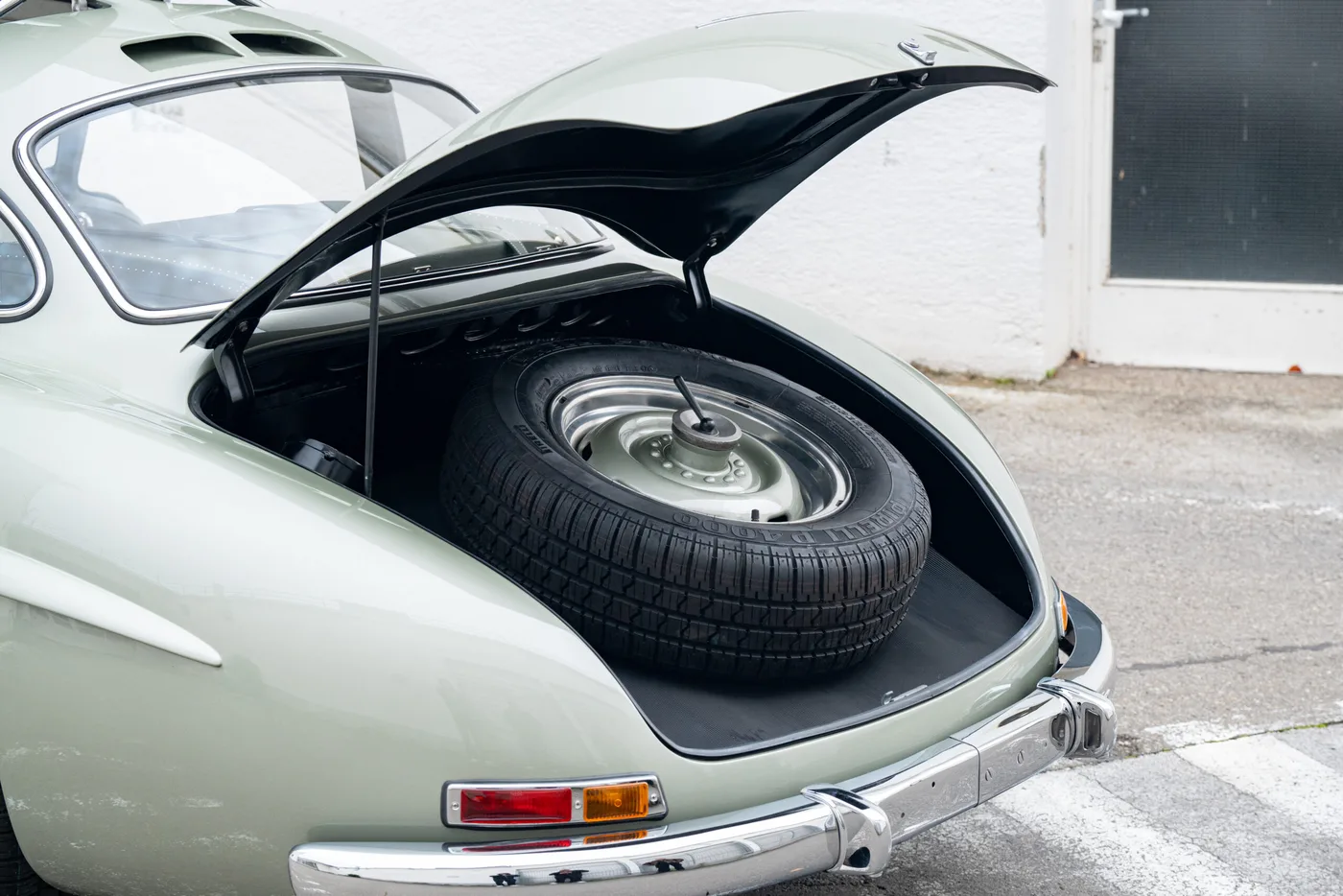 1955 Mercedes-Benz 300 SL Gullwing proposée par un spécialiste de la voiture de collection à Lindau, Allemagne, photo 13 sur 27