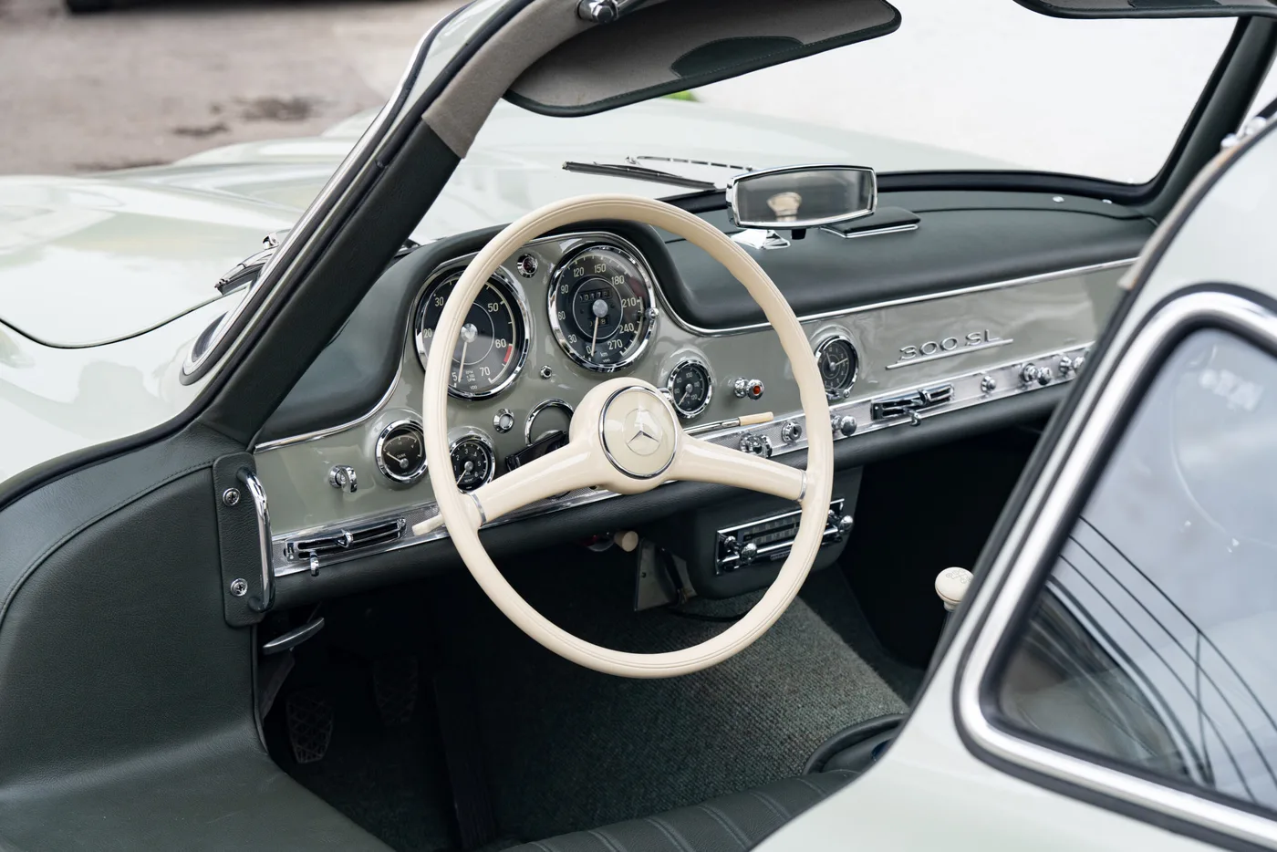 1955 Mercedes-Benz 300 SL Gullwing proposée par un spécialiste de la voiture de collection à Lindau, Allemagne, photo 17 sur 27