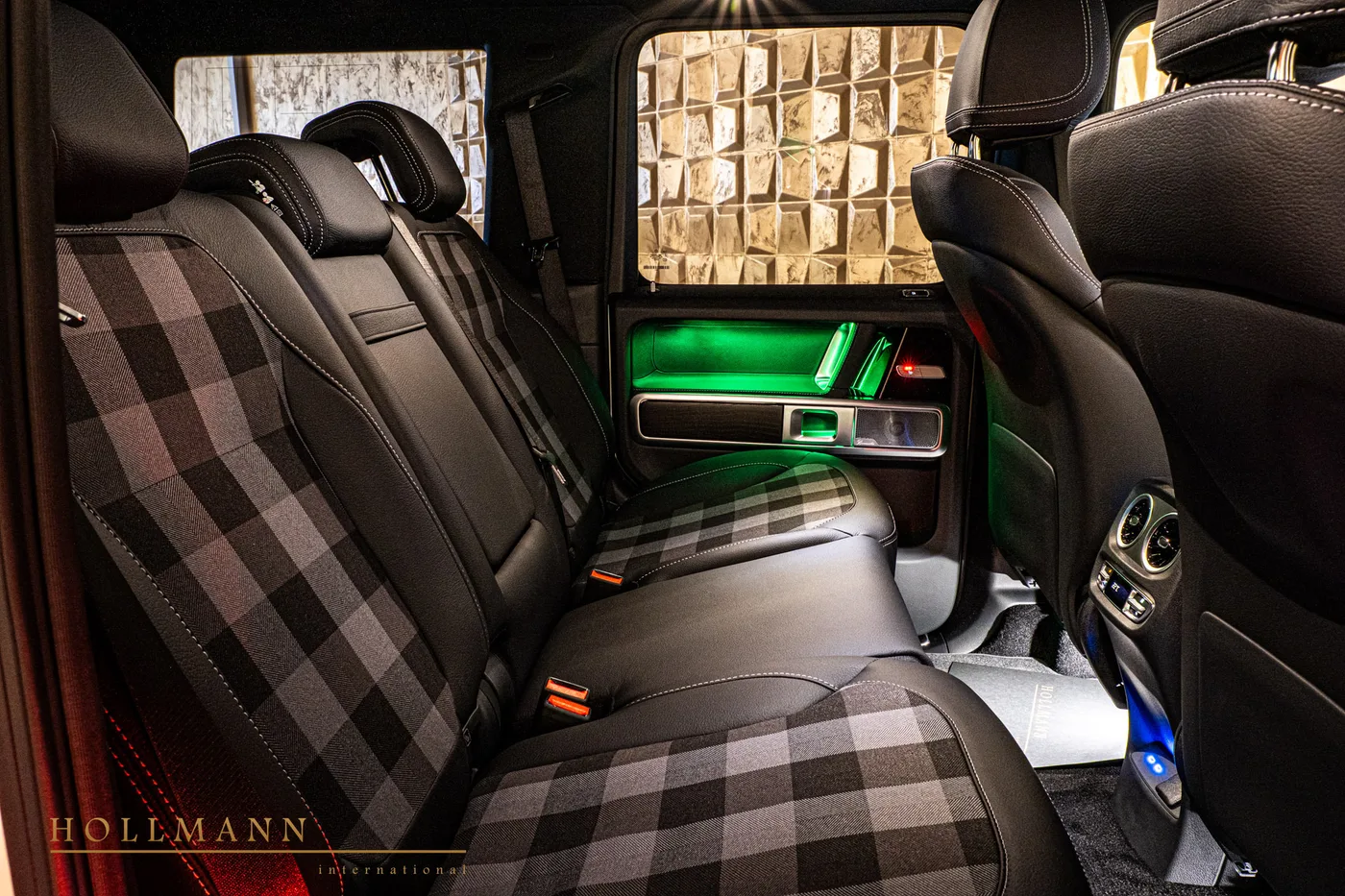Mercedes-Benz G 450 d offered by a specialist dealer in Stuhr, Germany, photo 17 of 25