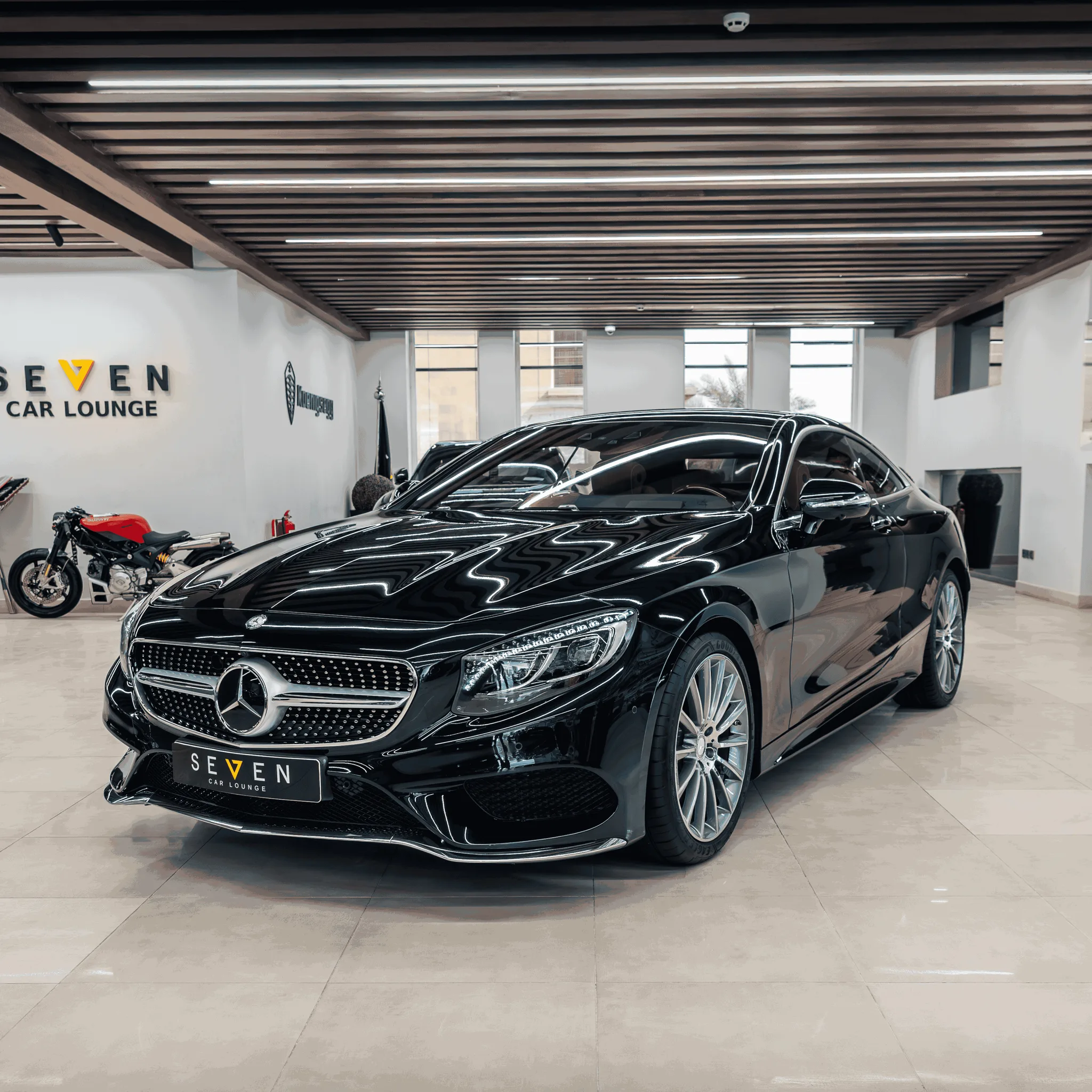 Mercedes-Benz S 500 Coupé angeboten von einem Supersportwagenhändler in Riyadh, Saudi-Arabien, Hauptfoto