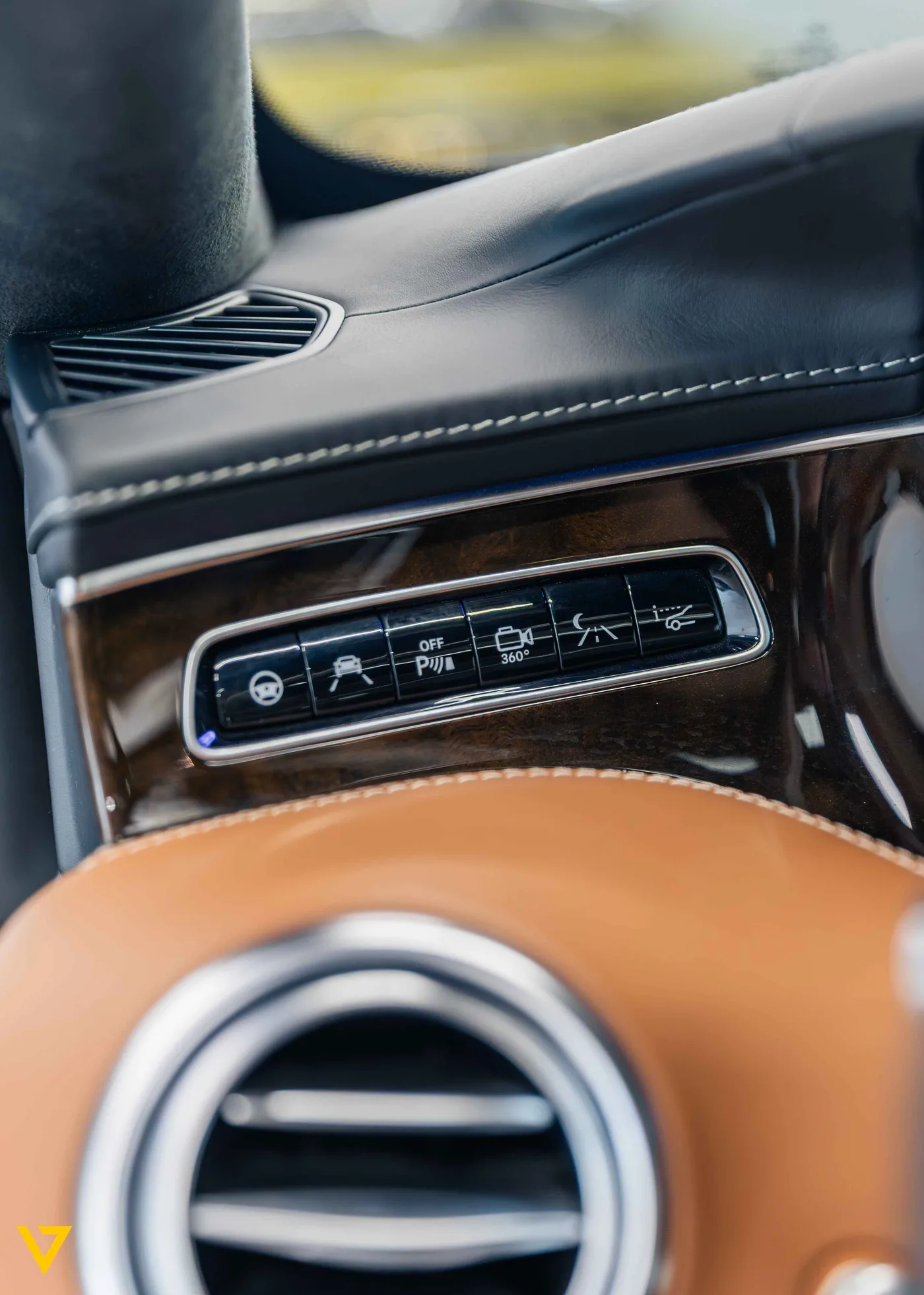 Mercedes-Benz S 500 Coupé offered by a supercar dealer in Riyadh, Saudi Arabia, photo 13 of 24