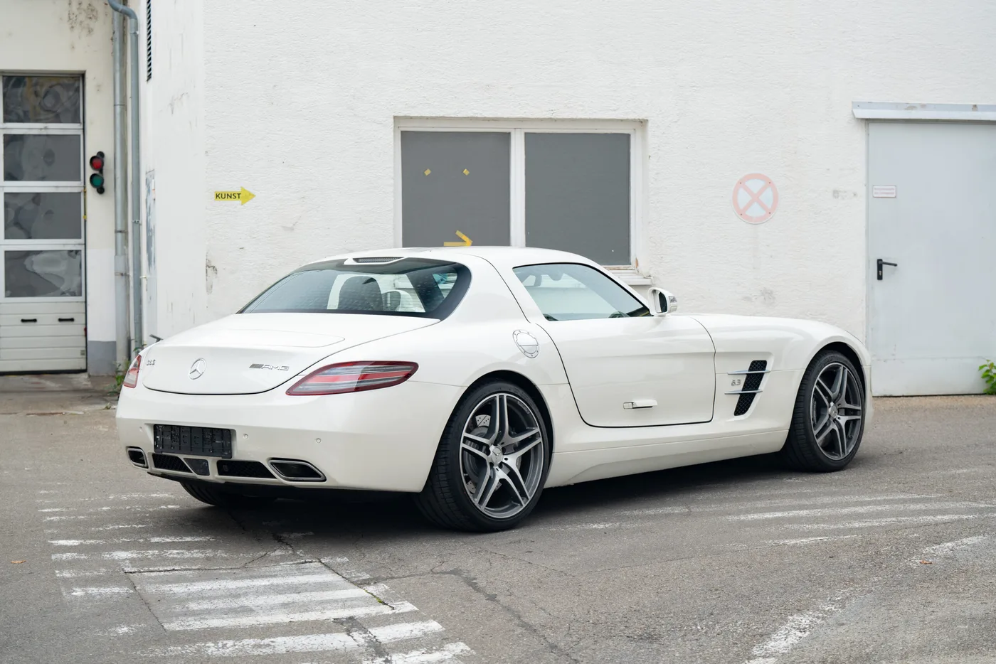 2010 Mercedes-Benz SLS AMG offered by a collector car specialist in Lindau, Germany, photo 3 of 29