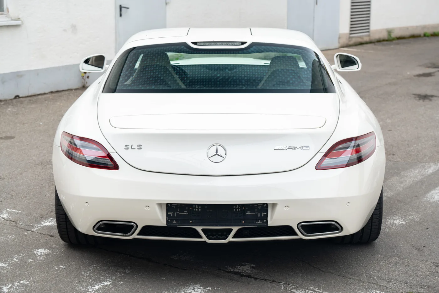 2010 Mercedes-Benz SLS AMG offered by a collector car specialist in Lindau, Germany, photo 6 of 29