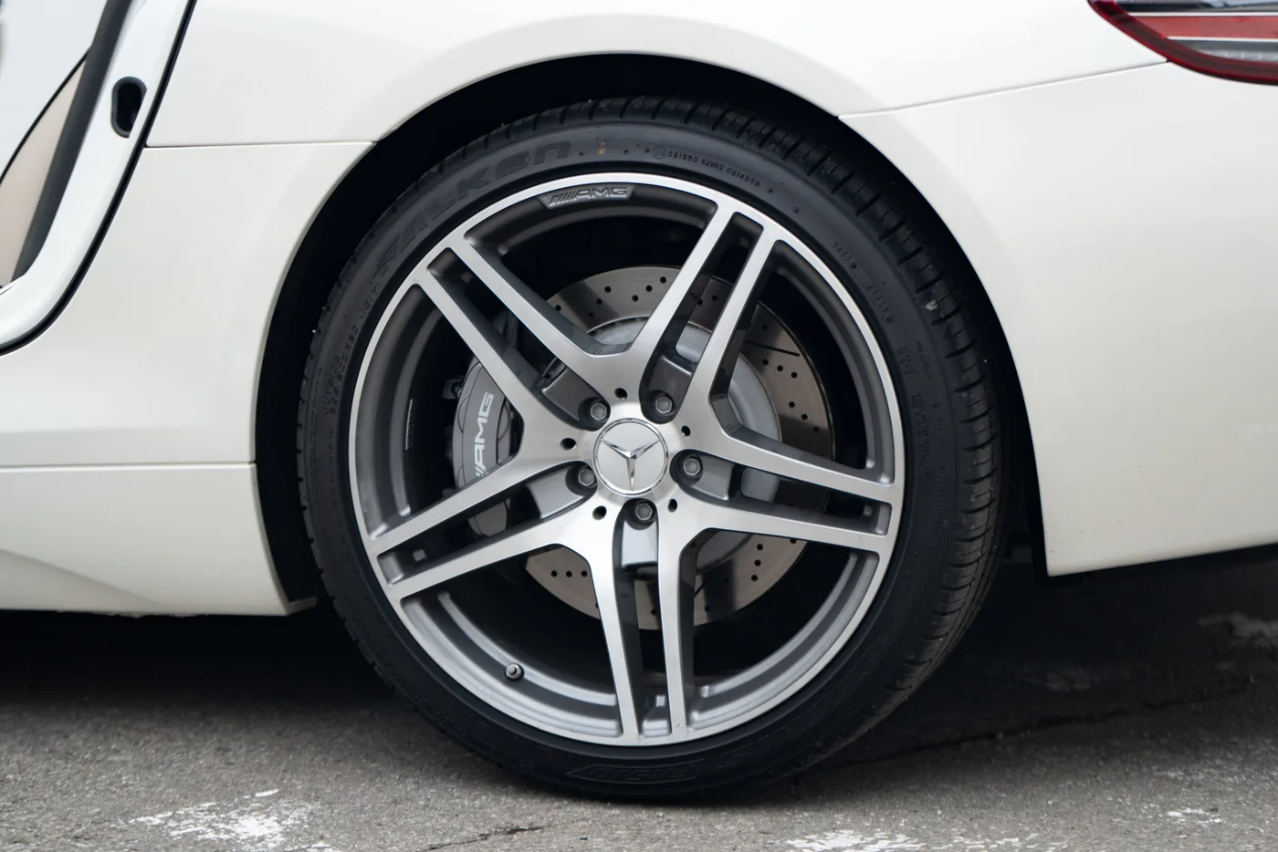 2010 Mercedes-Benz SLS AMG offered by a collector car specialist in Lindau, Germany, photo 9 of 29