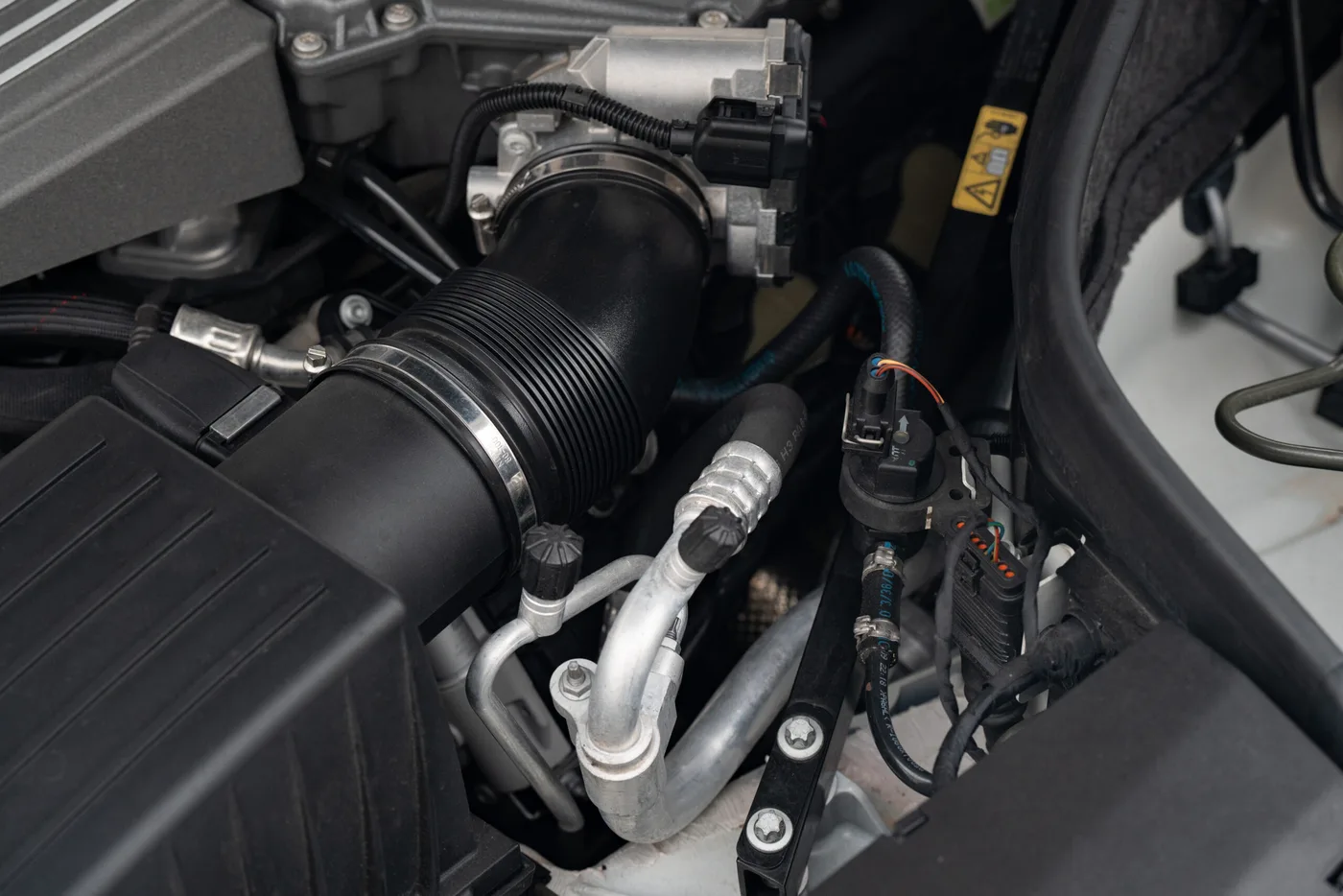 2010 Mercedes-Benz SLS AMG offered by a collector car specialist in Lindau, Germany, photo 22 of 29