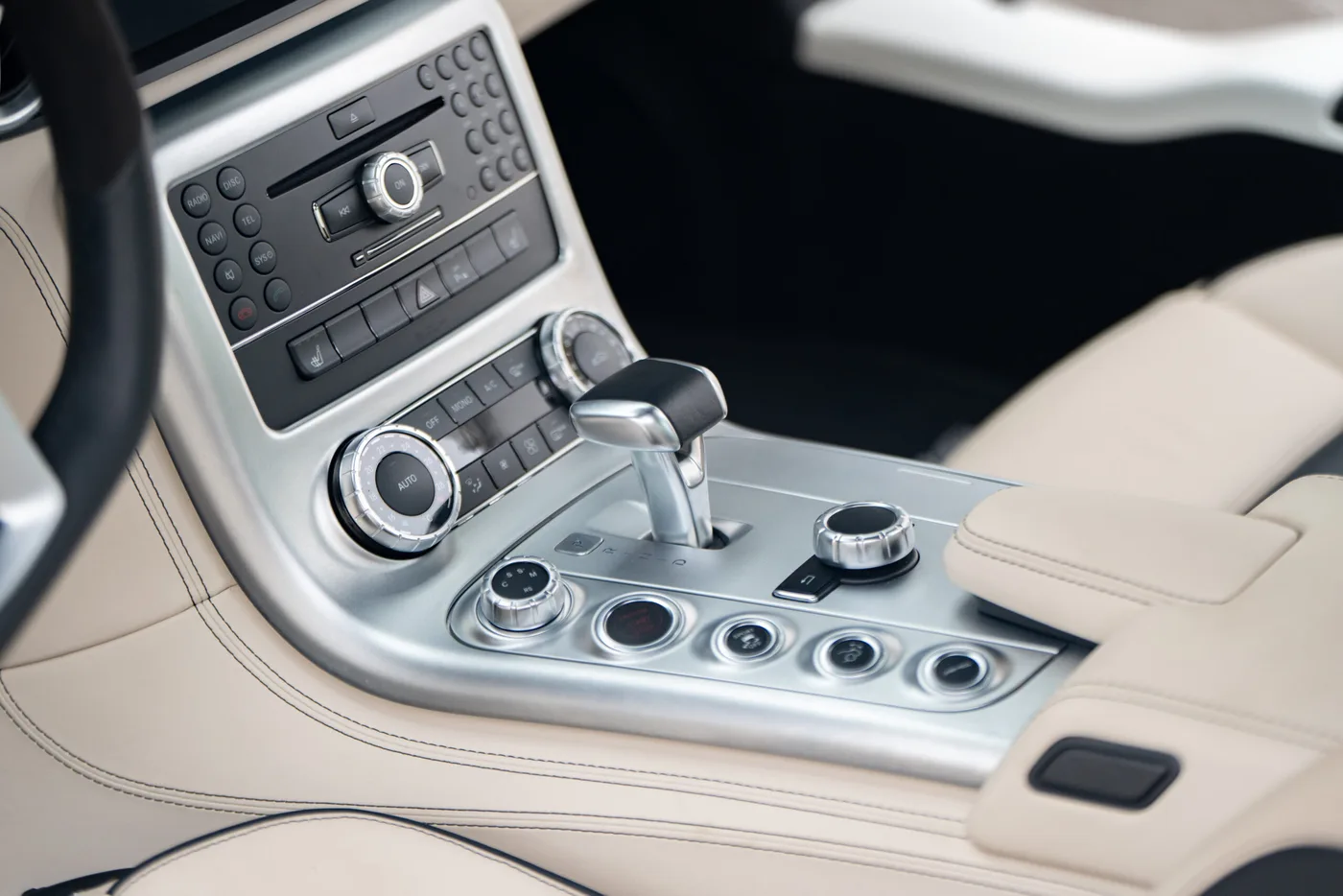 2010 Mercedes-Benz SLS AMG offered by a collector car specialist in Lindau, Germany, photo 24 of 29