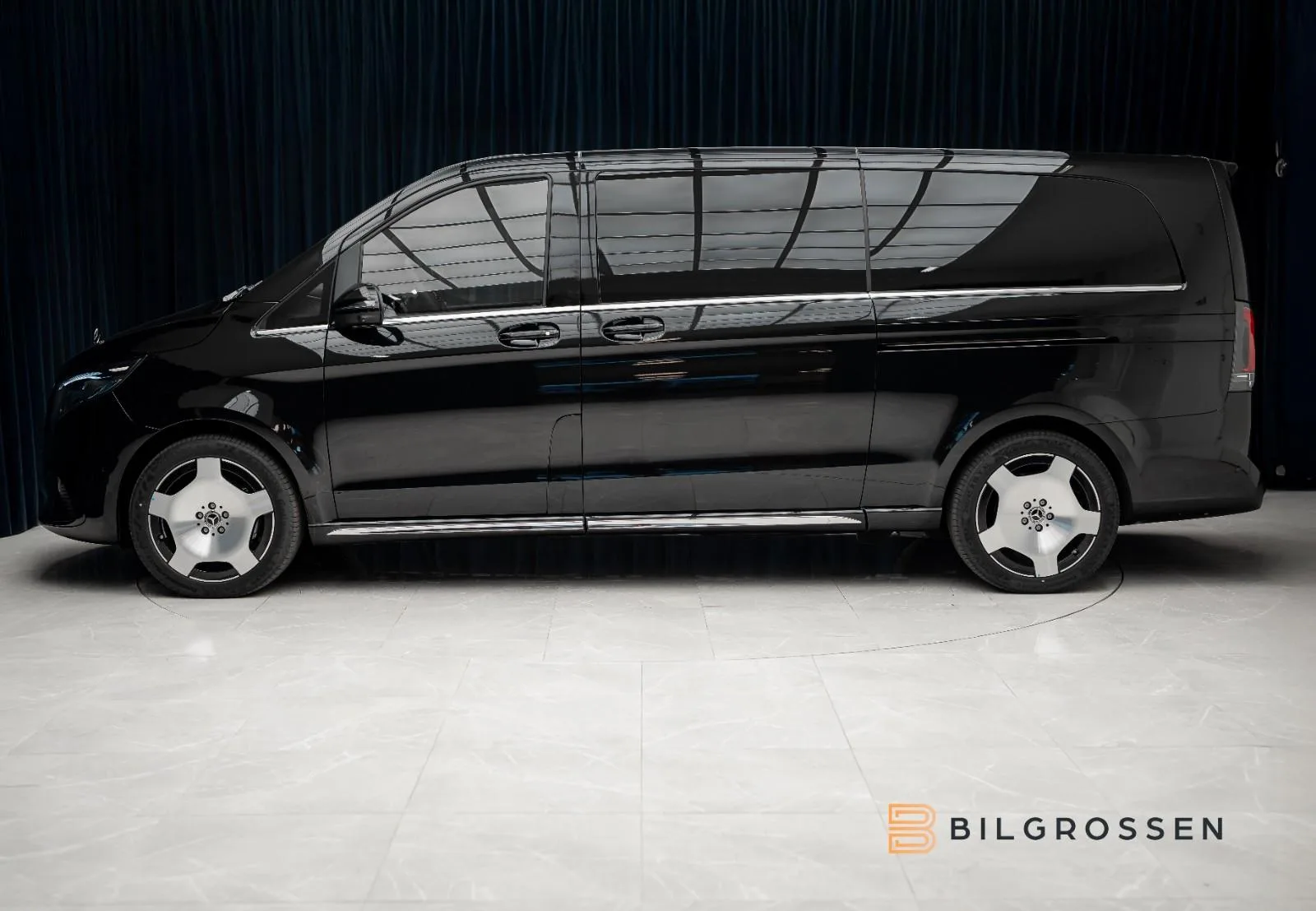 Mercedes-Benz V 300 d 4MATIC, Exclusive, extra-long, 2/30