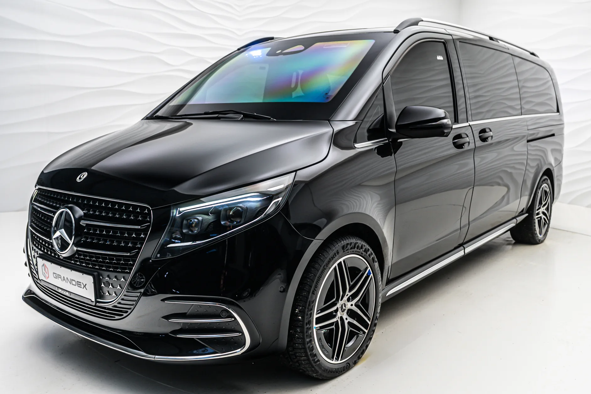 Mercedes-Benz V 300 d 4MATIC, extra-long, armoured B6 offered by a specialist dealer in Sengenthal, Germany, main photo
