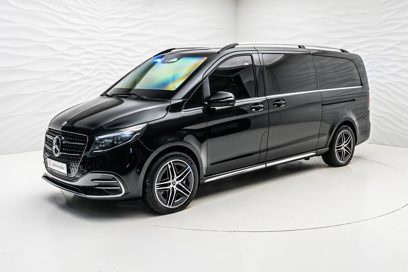 Mercedes-Benz V 300 d 4MATIC, extra-long, armoured B6 proposée par un concessionnaire spécialisé à Sengenthal, Allemagne, photo 2 sur 10
