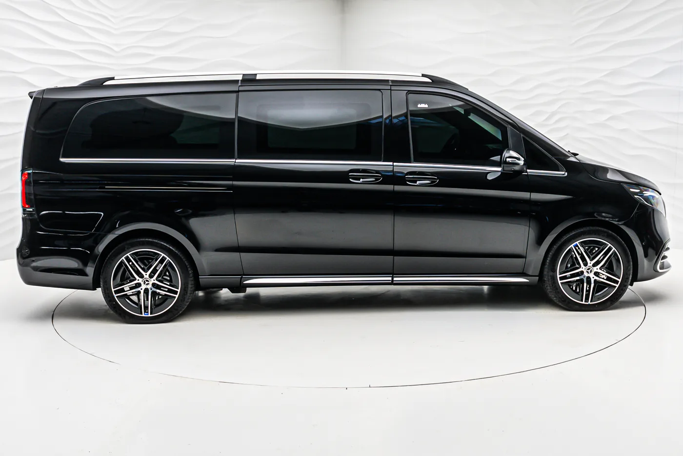 Mercedes-Benz V 300 d 4MATIC, extra-long, armoured B6 proposée par un concessionnaire spécialisé à Sengenthal, Allemagne, photo 7 sur 10