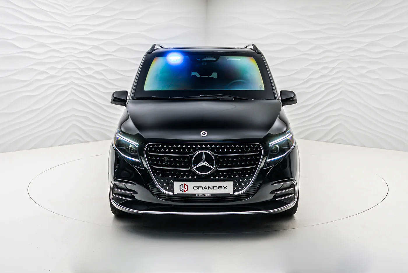 Mercedes-Benz V 300 d 4MATIC, extra-long, armoured B6 proposée par un concessionnaire spécialisé à Sengenthal, Allemagne, photo 9 sur 10