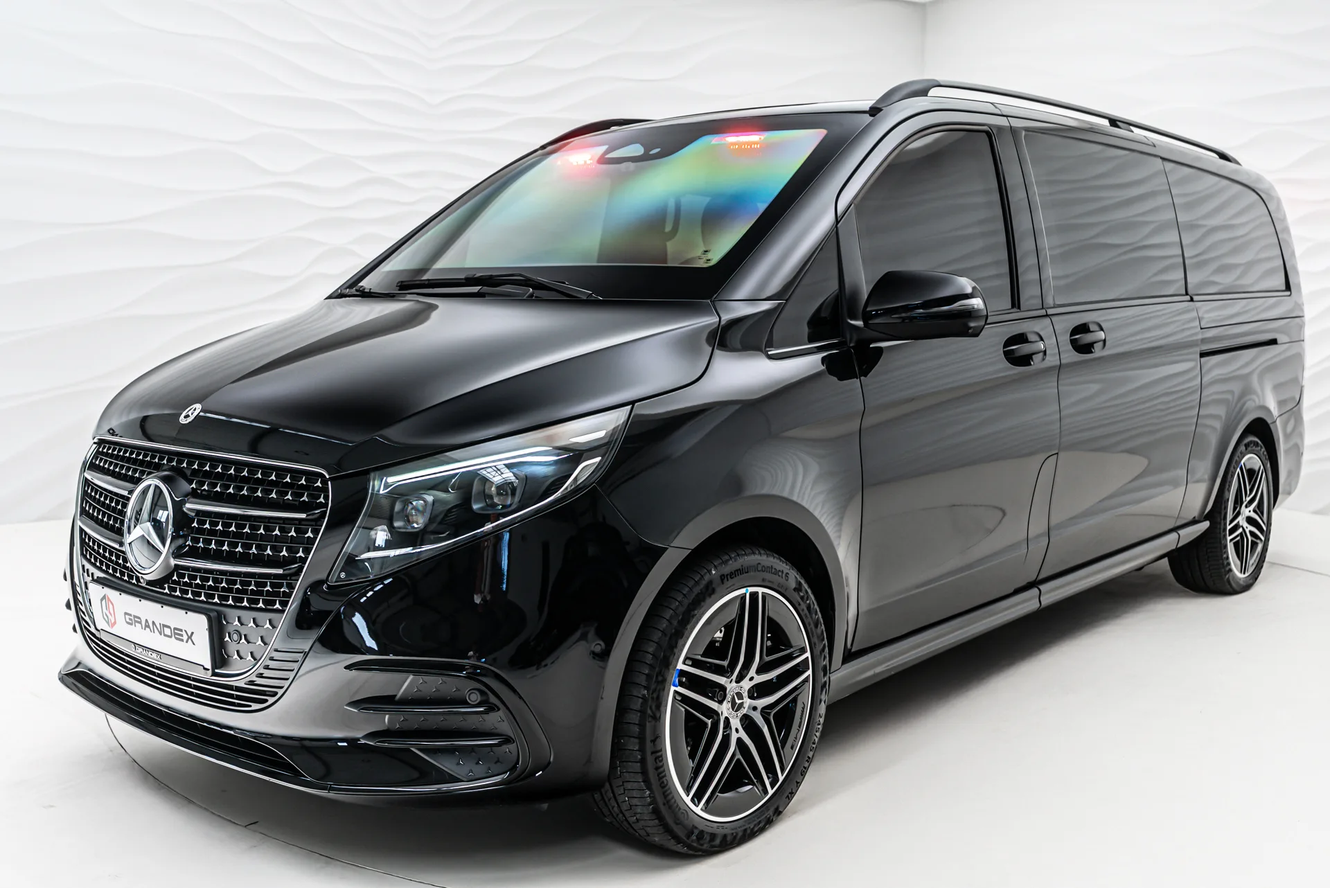 Mercedes-Benz V 300 d 4MATIC, extra-long, armoured B6 offered by a specialist dealer in Sengenthal, Germany, main photo