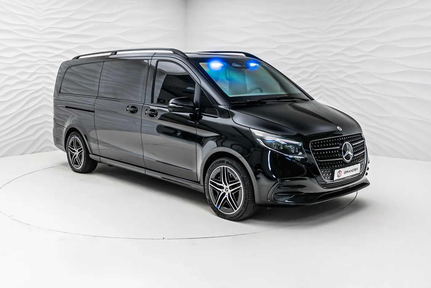 Mercedes-Benz V 300 d 4MATIC, extra-long, armoured B6 offered by a specialist dealer in Sengenthal, Germany, photo 7 of 10