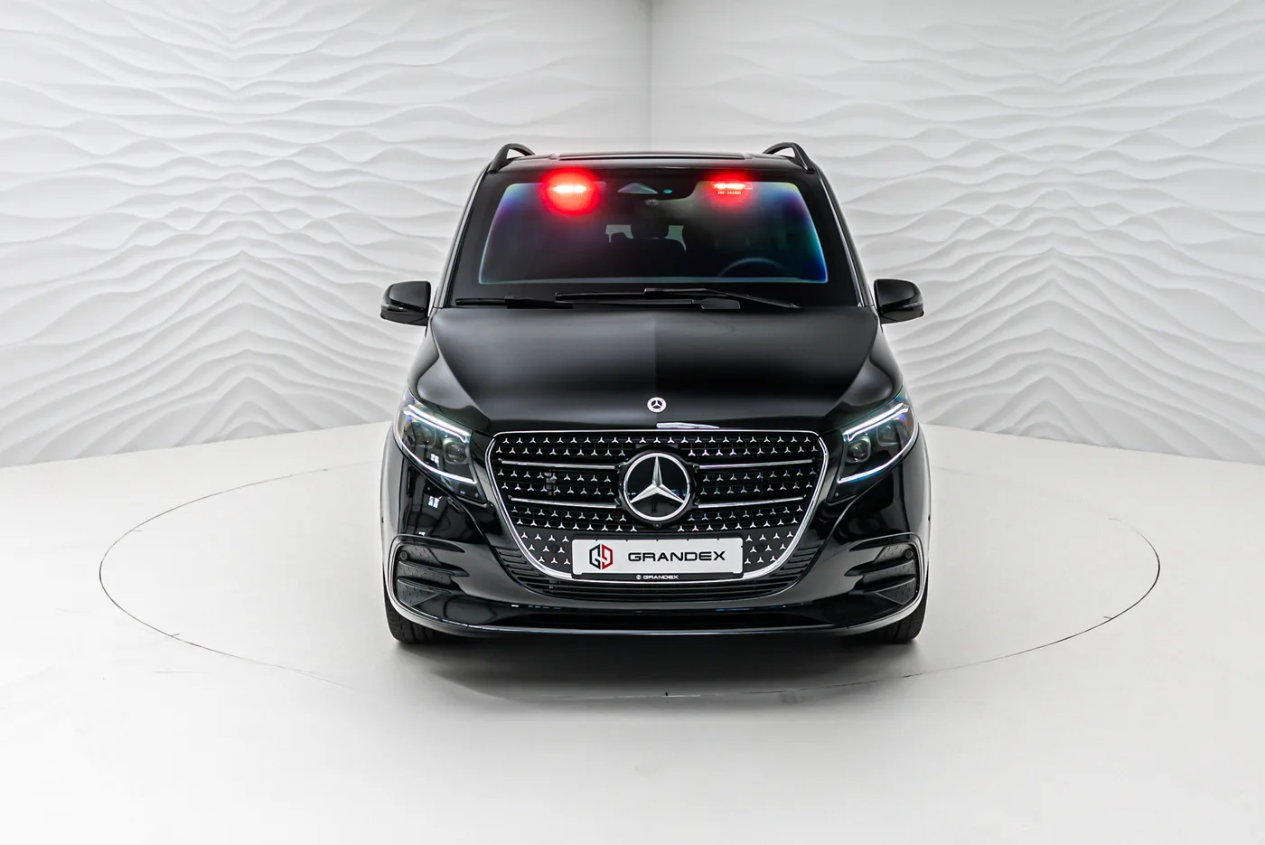 Mercedes-Benz V 300 d 4MATIC, extra-long, armoured B6 offered by a specialist dealer in Sengenthal, Germany, photo 8 of 10