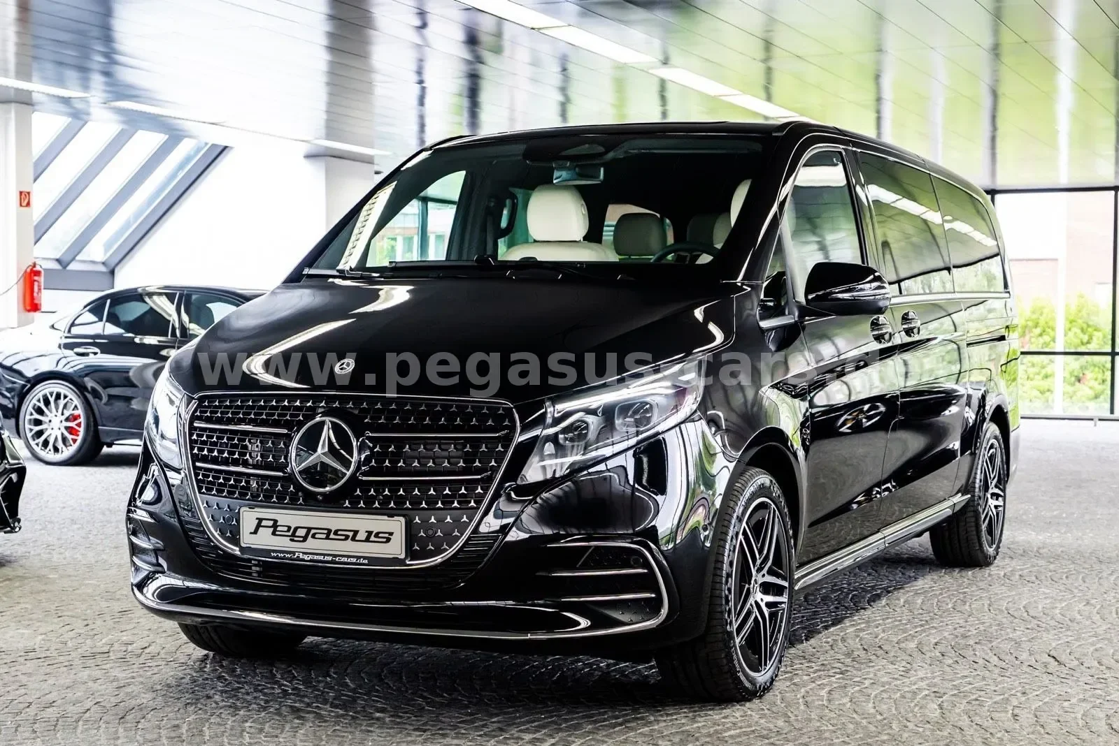 Mercedes-Benz V 300 d 4MATIC, Avantgarde, extra-long, 3/30