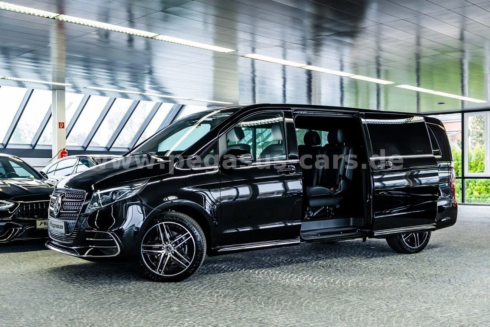Mercedes-Benz V 300 d 4MATIC, Avantgarde, extra-long, 3/30