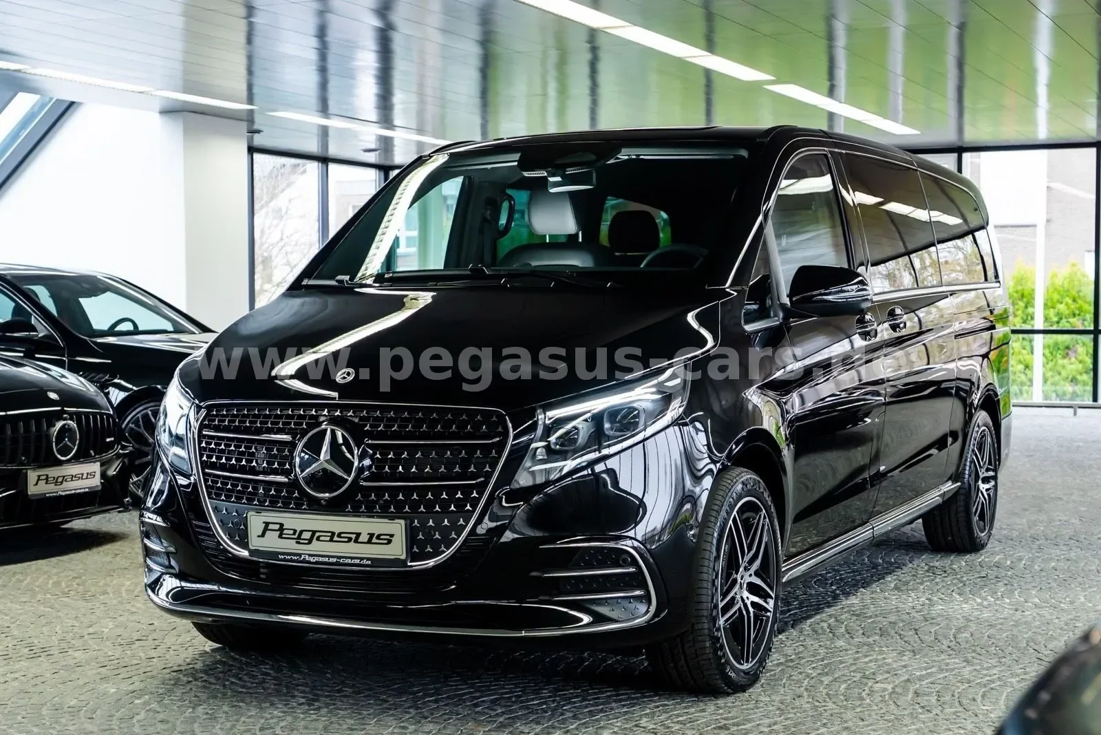 Mercedes-Benz V 300 d 4MATIC, Avantgarde, extra-long, 4/30