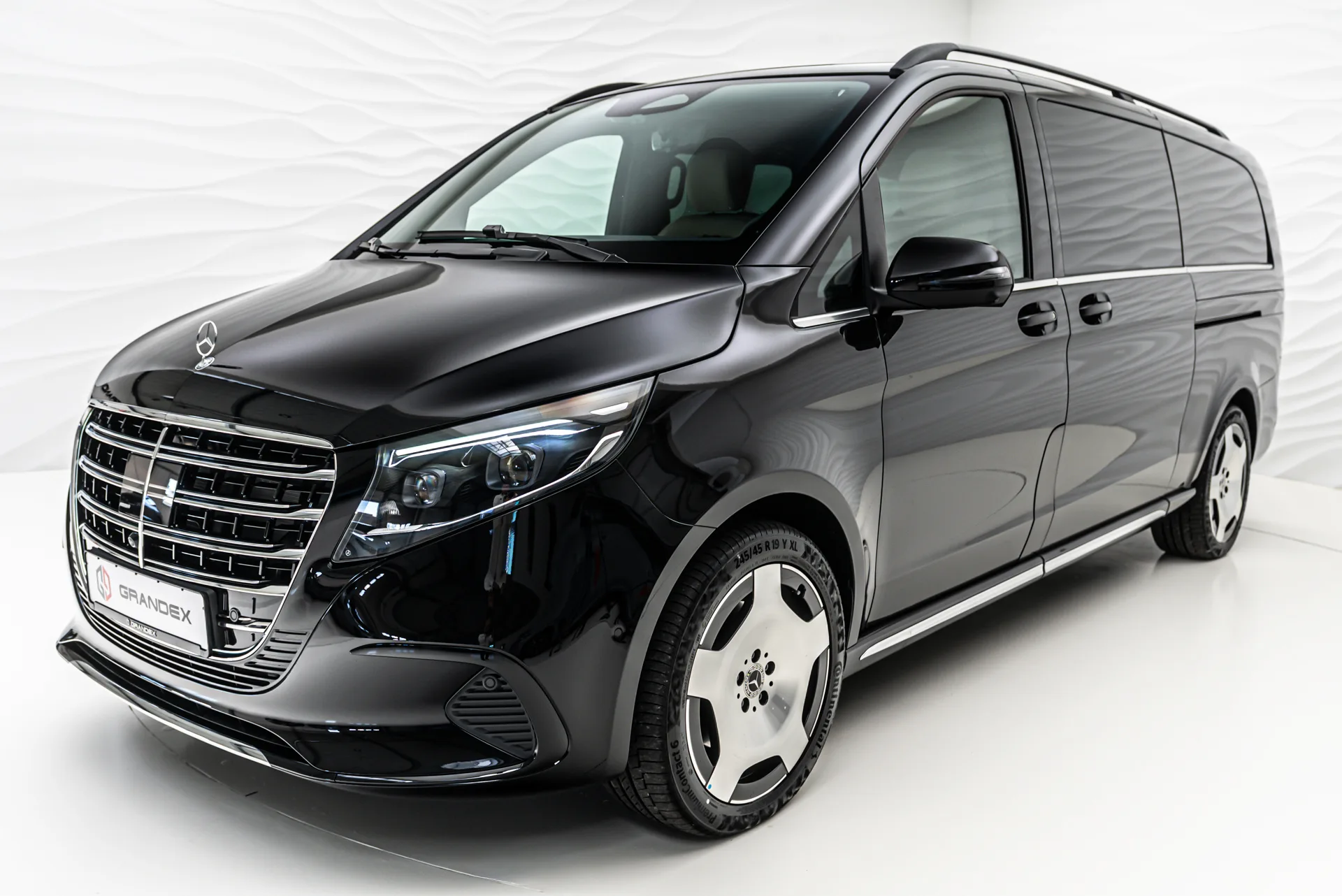 Mercedes-Benz V 300 Exclusive, extra-long offered by a specialist dealer in Sengenthal, Germany, main photo