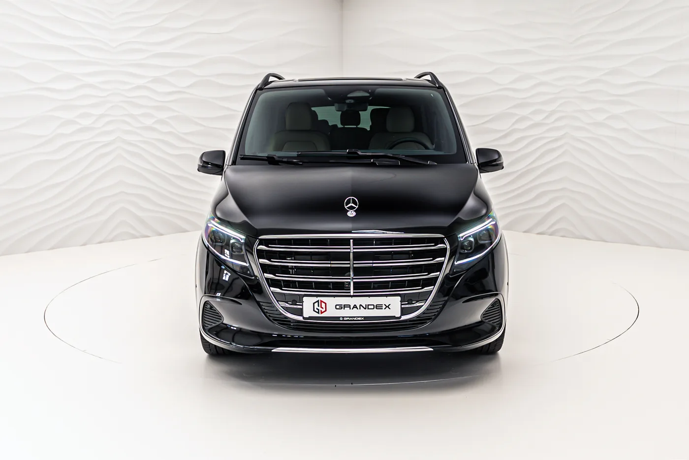 Mercedes-Benz V 300 Exclusive, extra-long offered by a specialist dealer in Sengenthal, Germany, photo 9 of 10