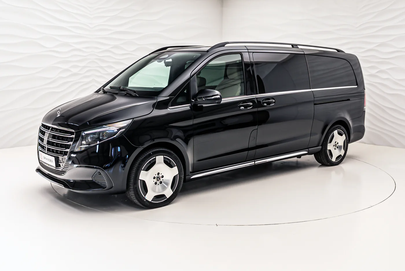 Mercedes-Benz V 300 Exclusive, extra-long proposée par un concessionnaire spécialisé à Sengenthal, Allemagne, photo 2 sur 10
