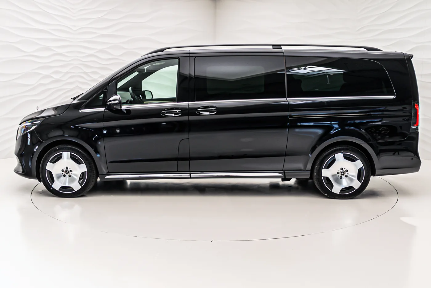 Mercedes-Benz V 300 Exclusive, extra-long proposée par un concessionnaire spécialisé à Sengenthal, Allemagne, photo 3 sur 10