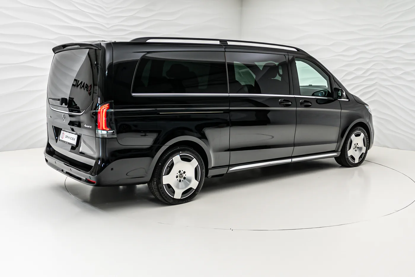 Mercedes-Benz V 300 Exclusive, extra-long proposée par un concessionnaire spécialisé à Sengenthal, Allemagne, photo 6 sur 10