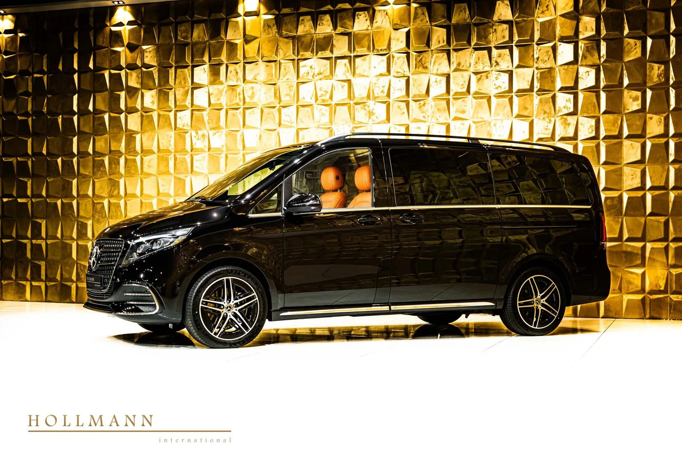 Mercedes-Benz V 300 d 4MATIC, extra-long, customized offered by a specialist dealer in Stuhr, Germany, photo 5 of 8