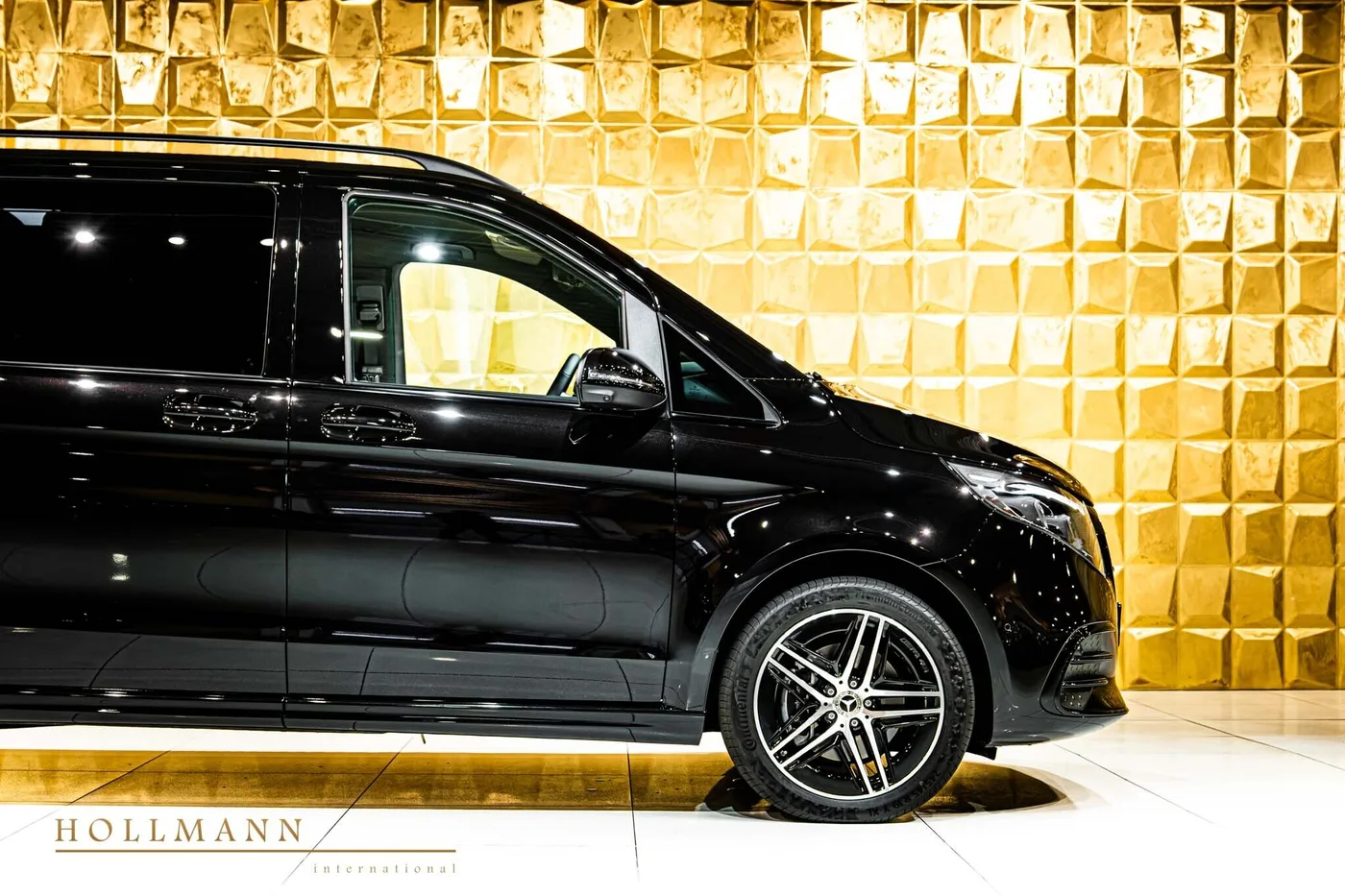 Mercedes-Benz V 300 d 4MATIC, extra-long, customized offered by a specialist dealer in Stuhr, Germany, photo 8 of 8