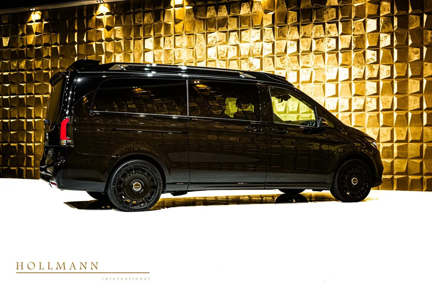 Mercedes-Benz V 300 d 4MATIC, extra-long offered by a specialist dealer in Stuhr, Germany, photo 6 of 8