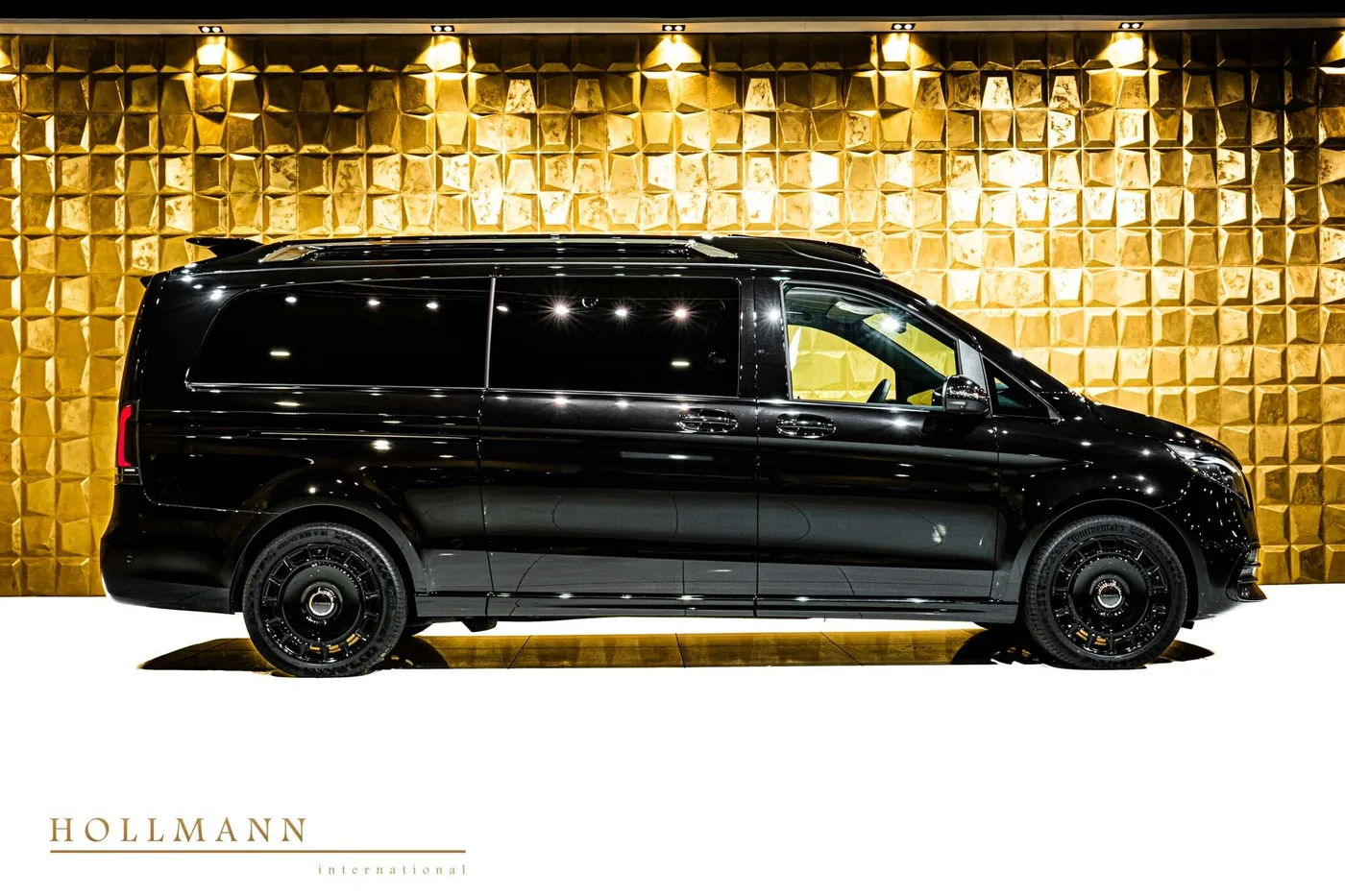 Mercedes-Benz V 300 d 4MATIC, extra-long offered by a specialist dealer in Stuhr, Germany, photo 8 of 8