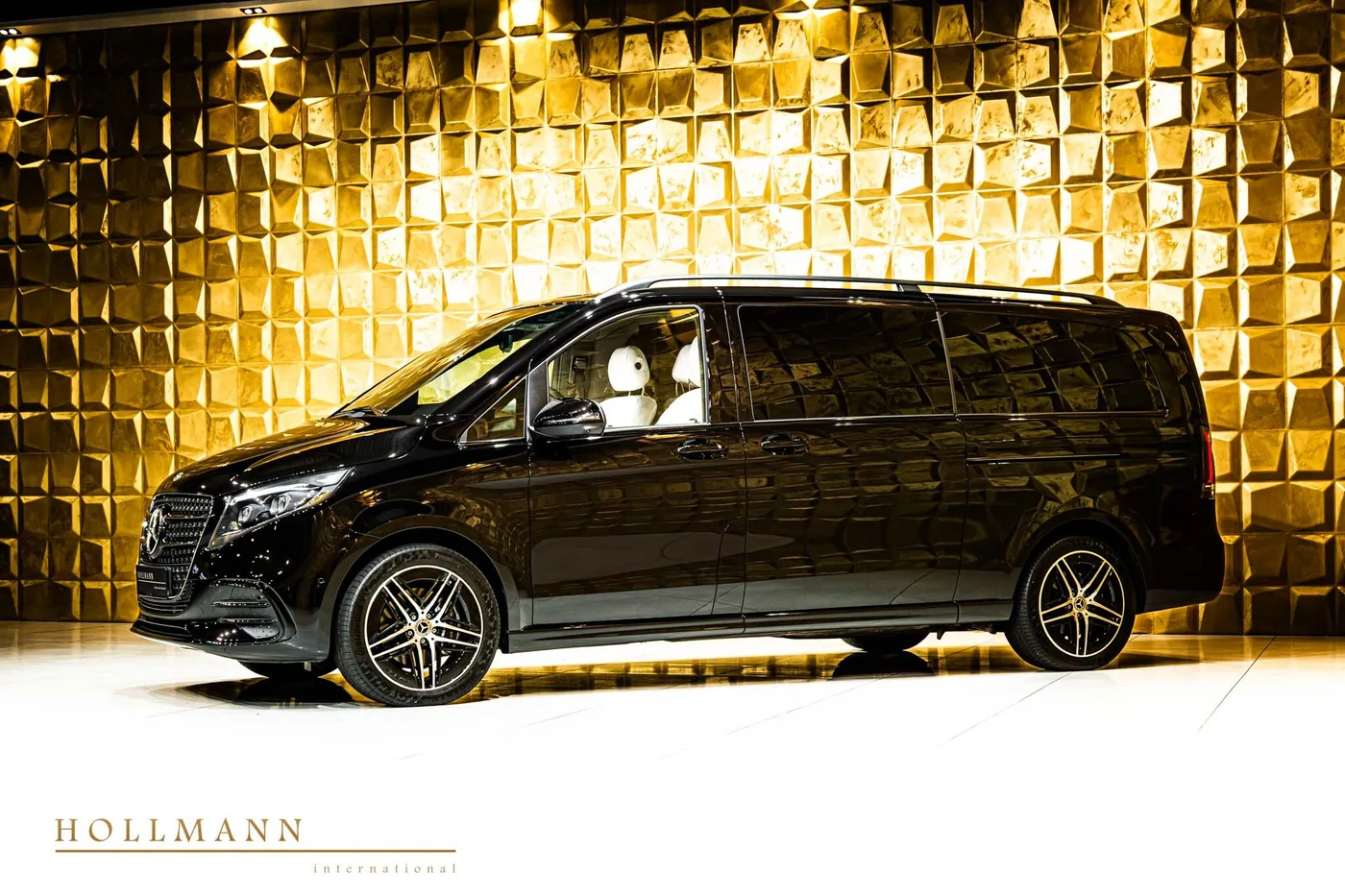 Mercedes-Benz V 300 d 4MATIC, extra-long, customized offered by a specialist dealer in Stuhr, Germany, photo 6 of 8