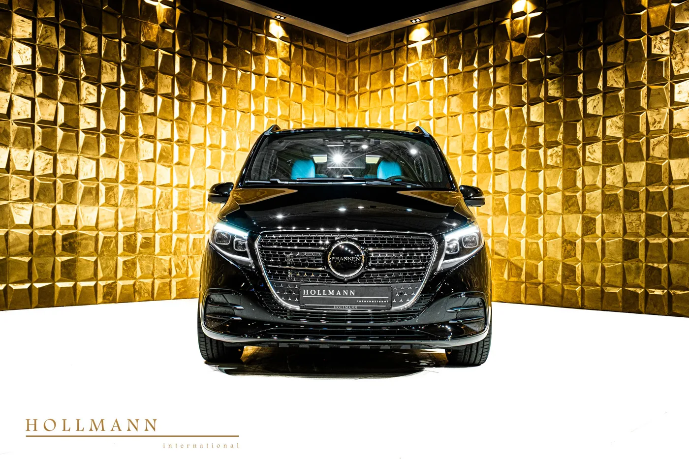 Mercedes-Benz V 300 d 4MATIC, extra-long offered by a specialist dealer in Stuhr, Germany, photo 2 of 8