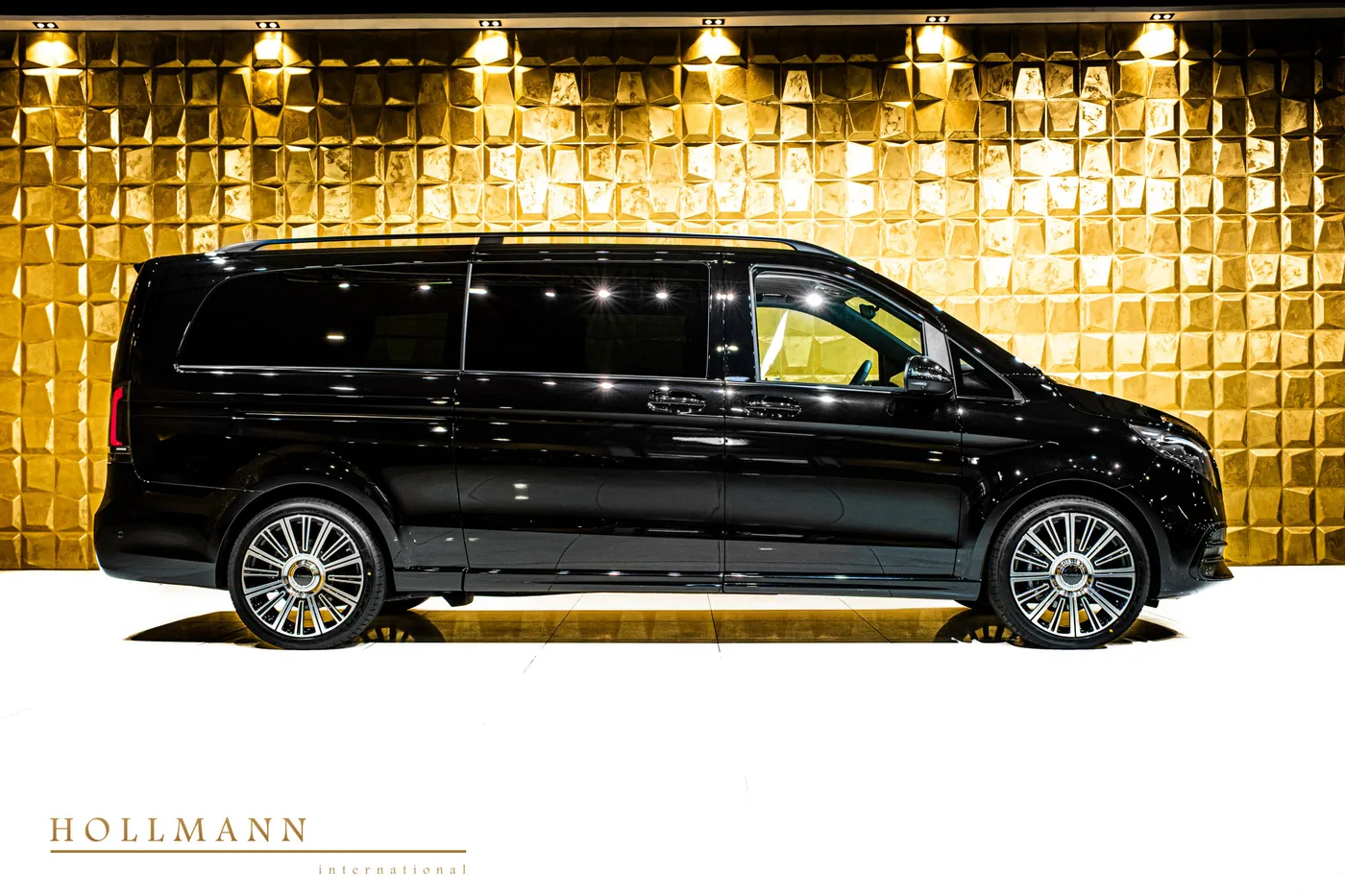 Mercedes-Benz V 300 d 4MATIC, extra-long offered by a specialist dealer in Stuhr, Germany, photo 7 of 8