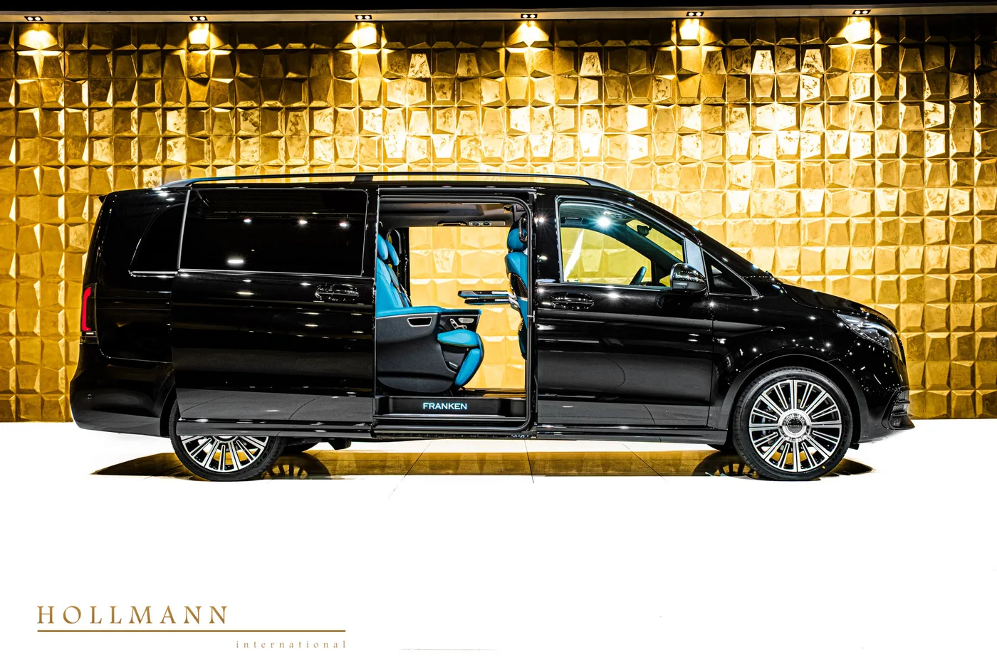 Mercedes-Benz V 300 d 4MATIC, extra-long offered by a specialist dealer in Stuhr, Germany, photo 8 of 8