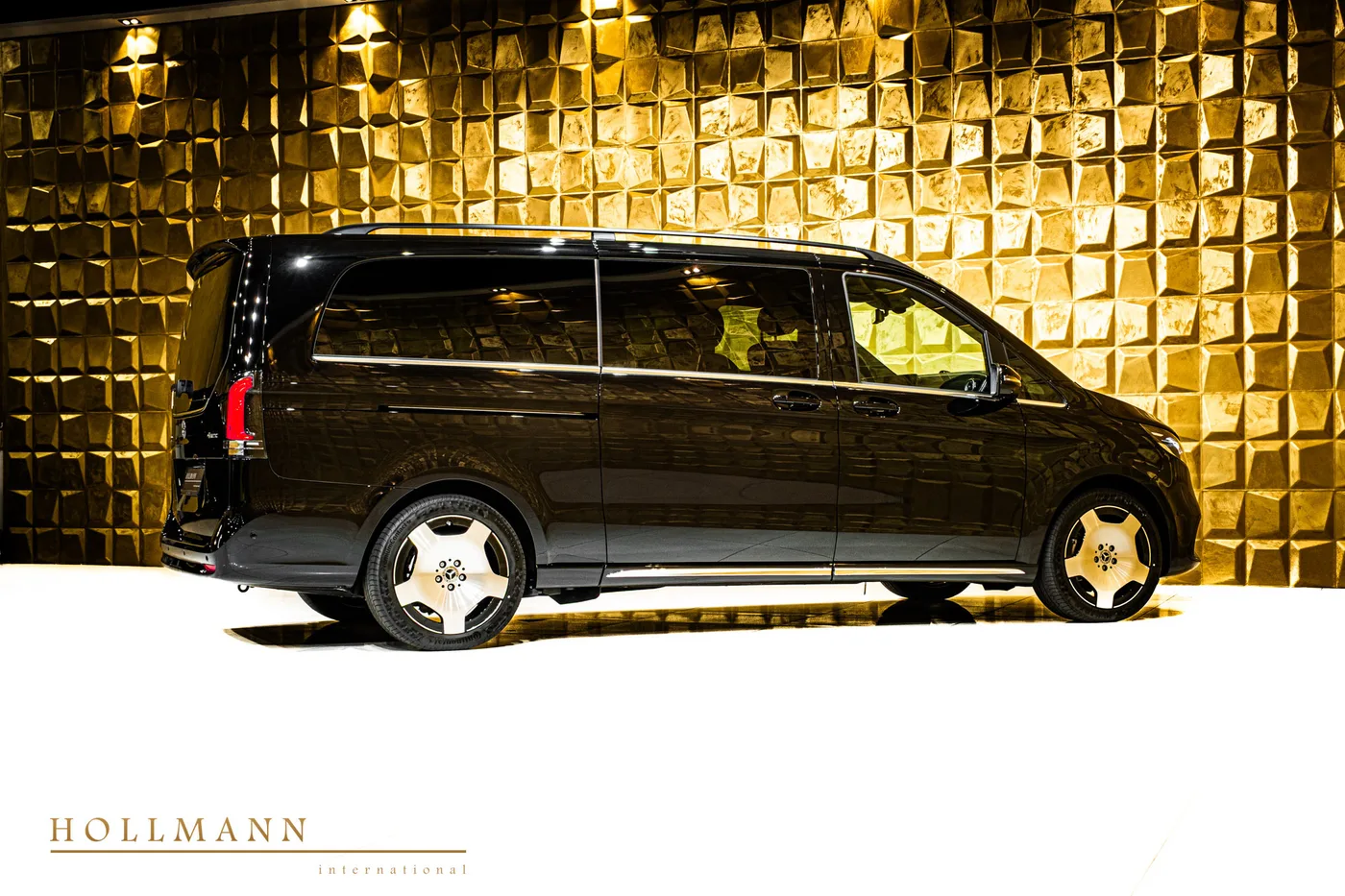 Mercedes-Benz V 300 d 4MATIC, extra-long, facelift offered by a specialist dealer in Stuhr, Germany, photo 4 of 8