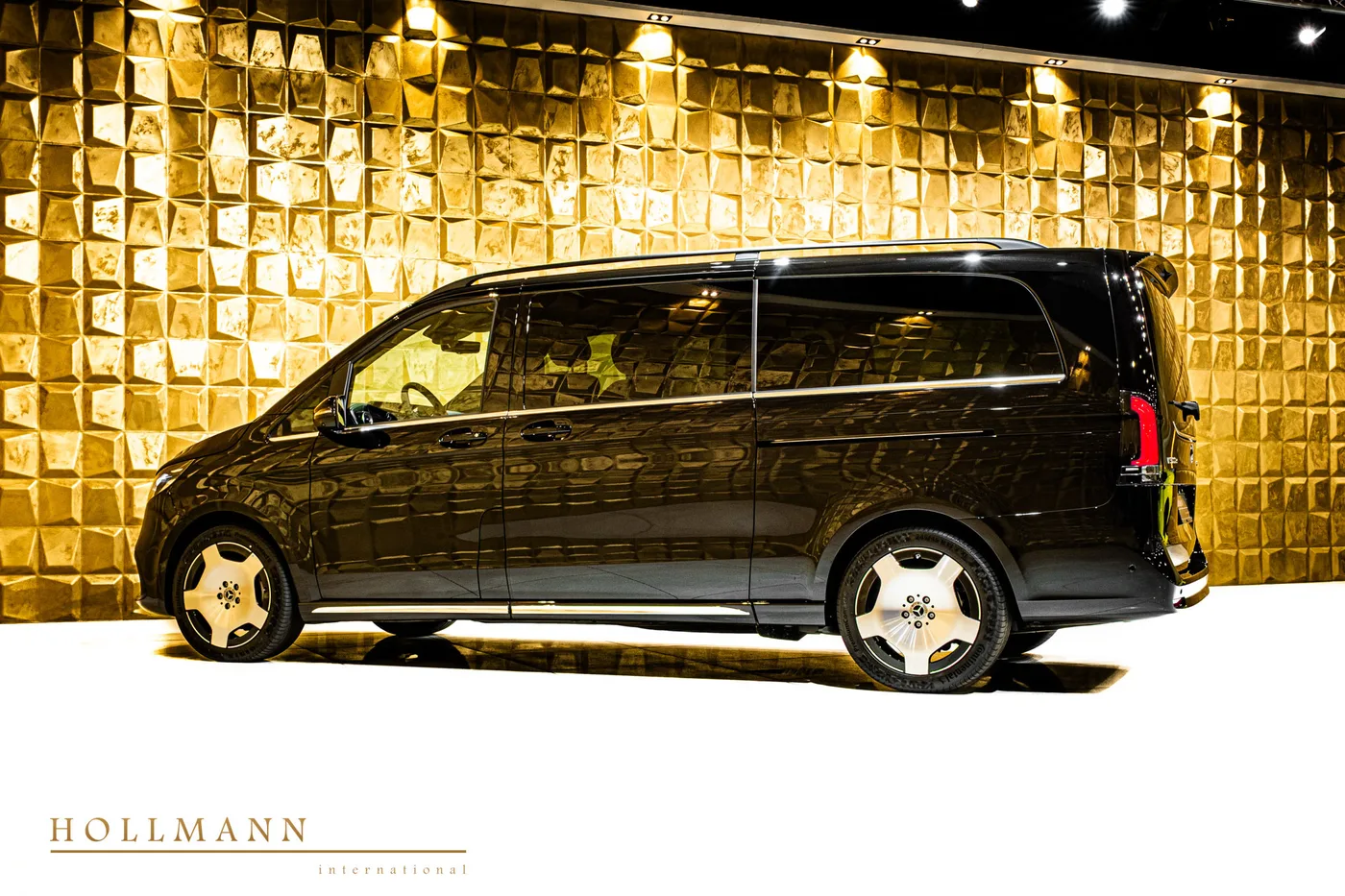 Mercedes-Benz V 300 d 4MATIC, extra-long, facelift offered by a specialist dealer in Stuhr, Germany, photo 6 of 8