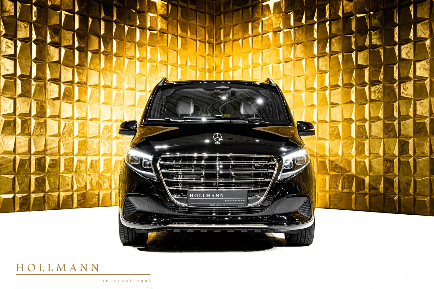 Mercedes-Benz V 300 d 4MATIC, extra-long, facelift offered by a specialist dealer in Stuhr, Germany, photo 3 of 8