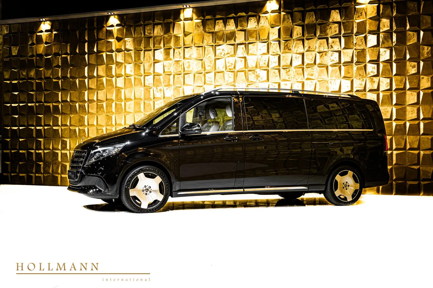 Mercedes-Benz V 300 d 4MATIC, extra-long, facelift offered by a specialist dealer in Stuhr, Germany, photo 4 of 8