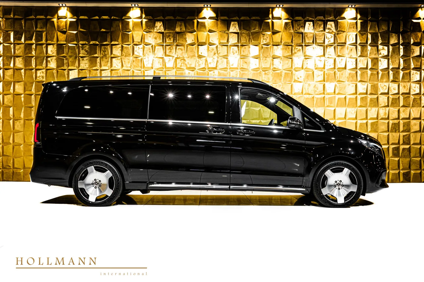 Mercedes-Benz V 300 d 4MATIC, extra-long, facelift offered by a specialist dealer in Stuhr, Germany, photo 8 of 8