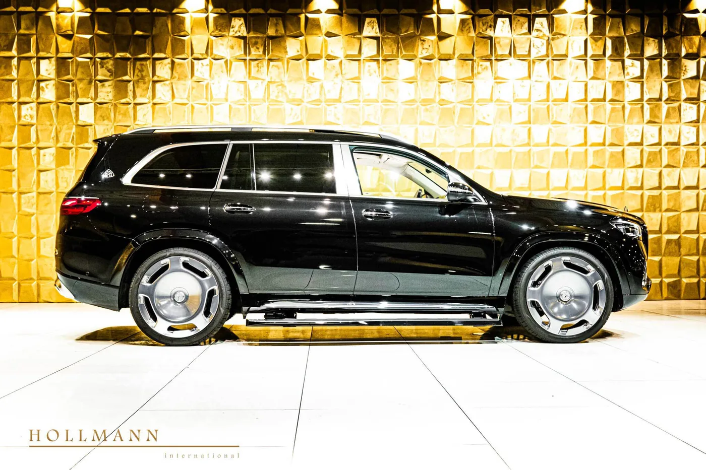 Mercedes-Maybach GLS 600 facelift offered by a specialist dealer in Stuhr, Germany, photo 2 of 8