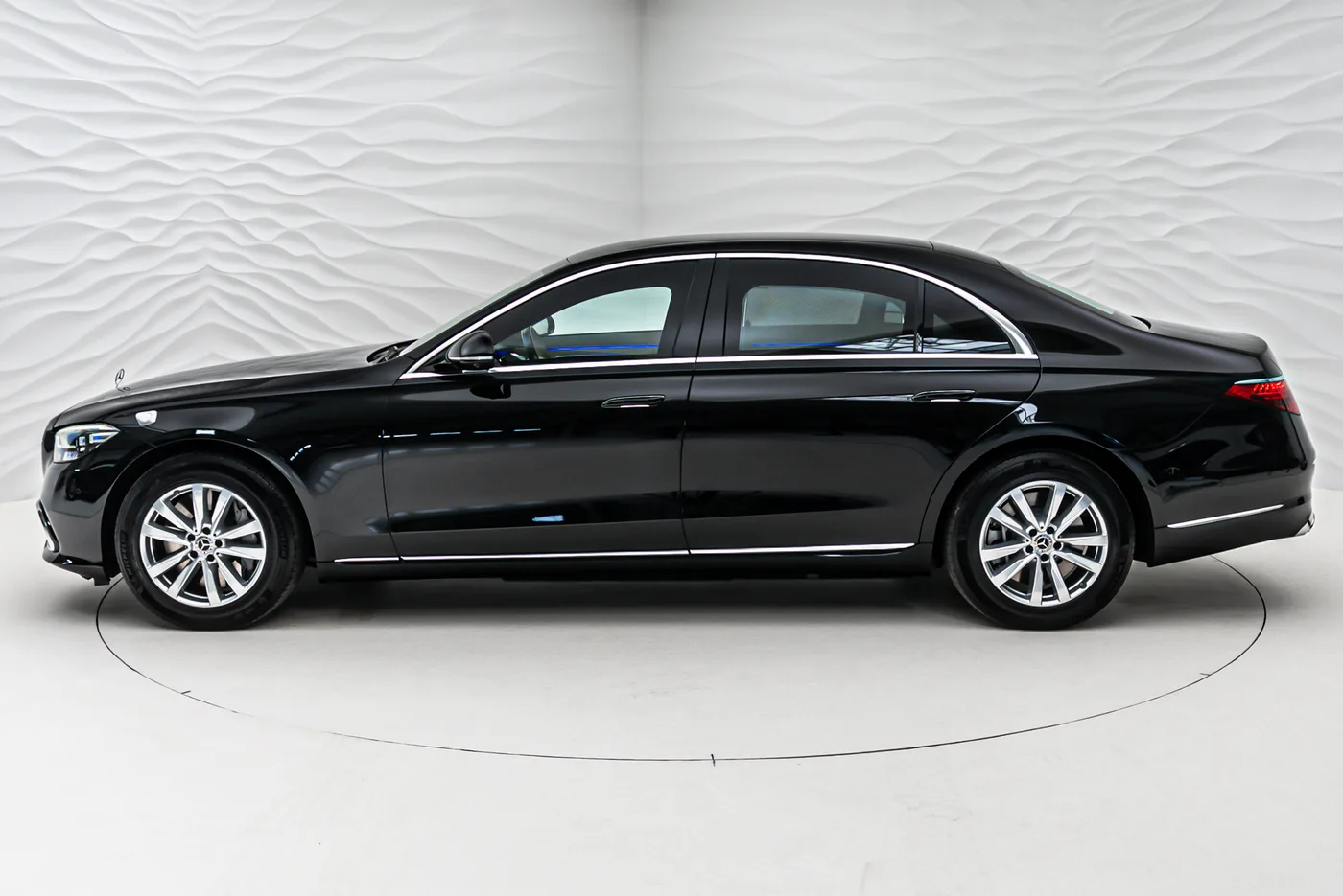 Mercedes-Maybach S 680 Guard VR10 offered by a specialist dealer in Sengenthal, Germany, photo 3 of 10