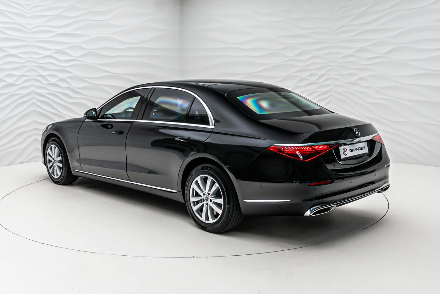 Mercedes-Maybach S 680 Guard VR10 offered by a specialist dealer in Sengenthal, Germany, photo 4 of 10