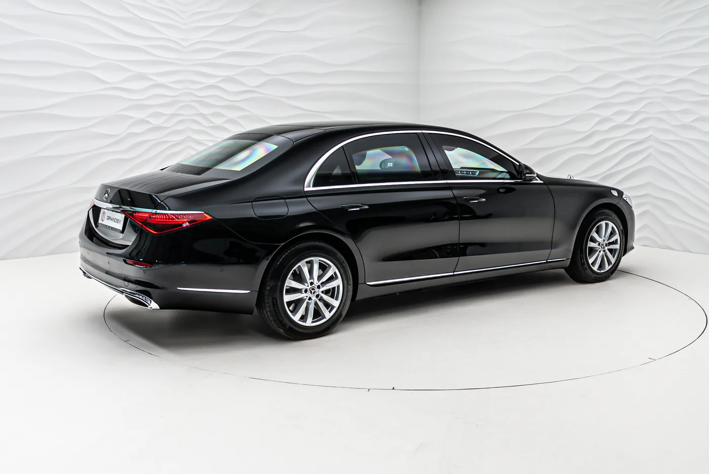 Mercedes-Maybach S 680 Guard VR10 offered by a specialist dealer in Sengenthal, Germany, photo 6 of 10