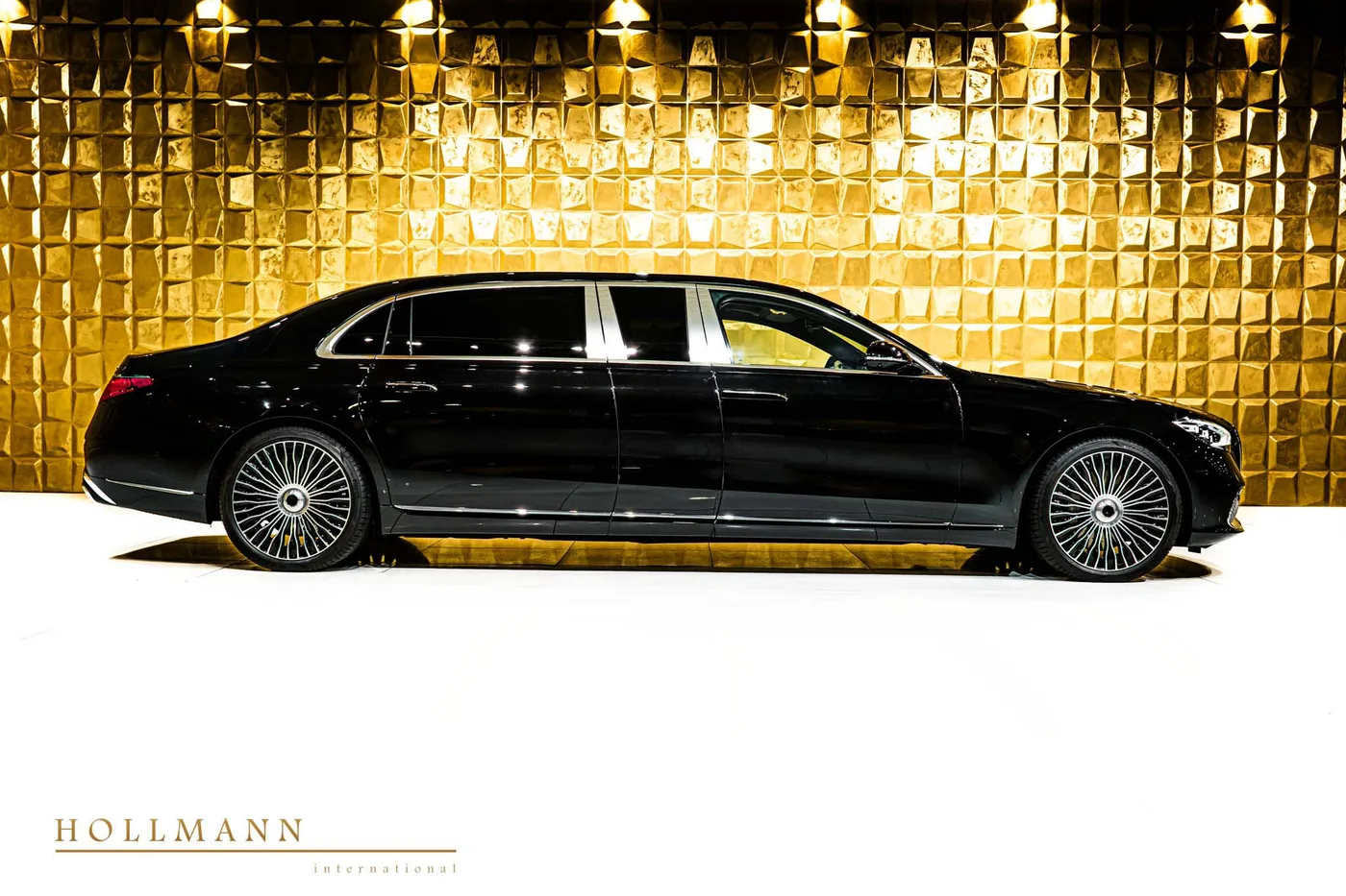 Mercedes-Maybach S 680 stretched limousine offered by a specialist dealer in Stuhr, Germany, photo 2 of 8