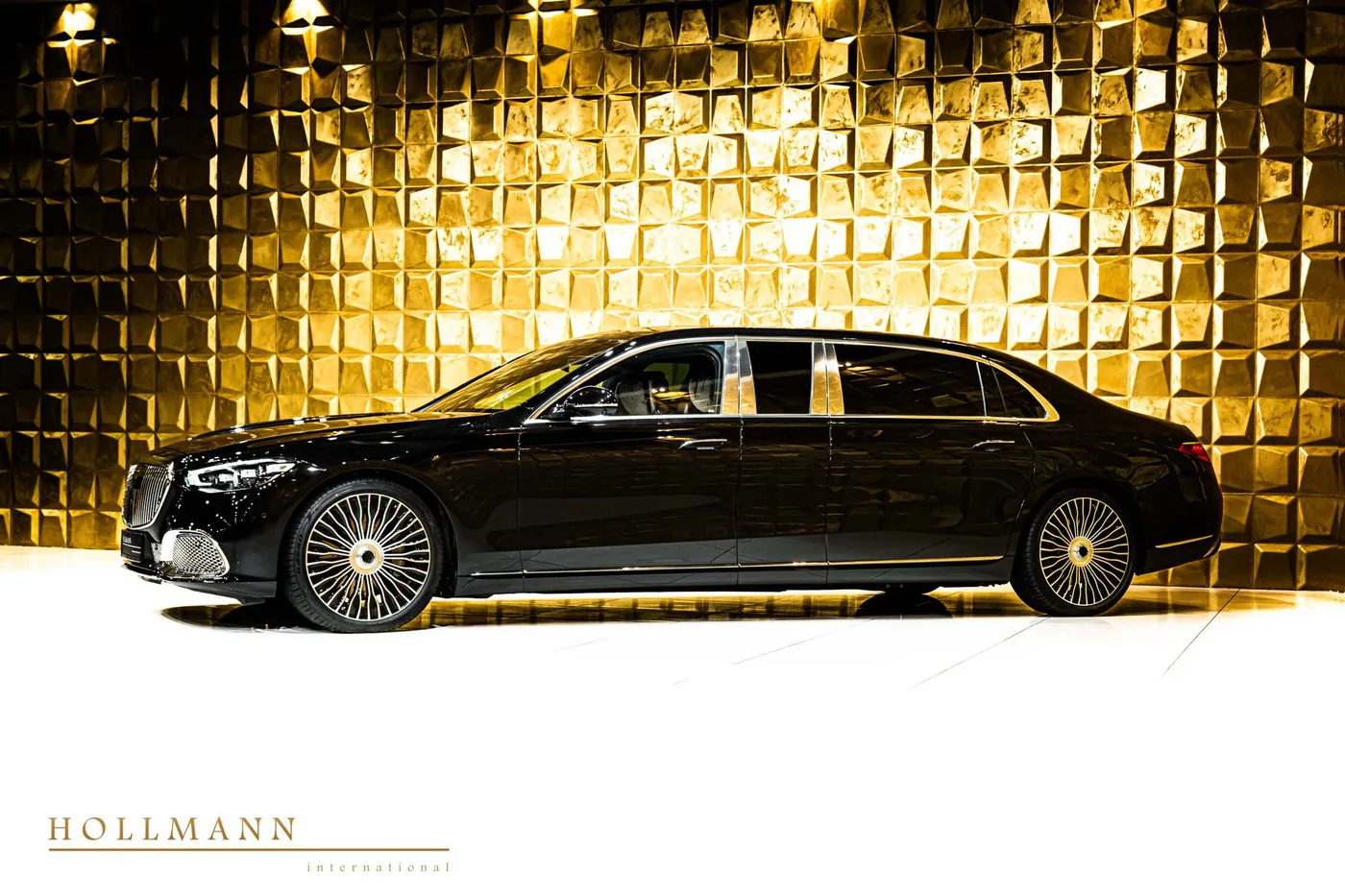 Mercedes-Maybach S 680 stretched limousine offered by a specialist dealer in Stuhr, Germany, photo 6 of 8
