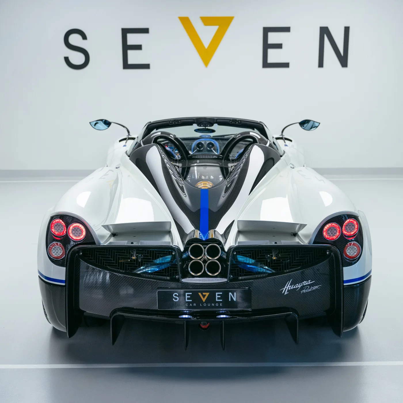 2019 Pagani Huayra Roadster angeboten von einem Supersportwagenhändler in Riyadh, Saudi-Arabien, Foto 4 von 30