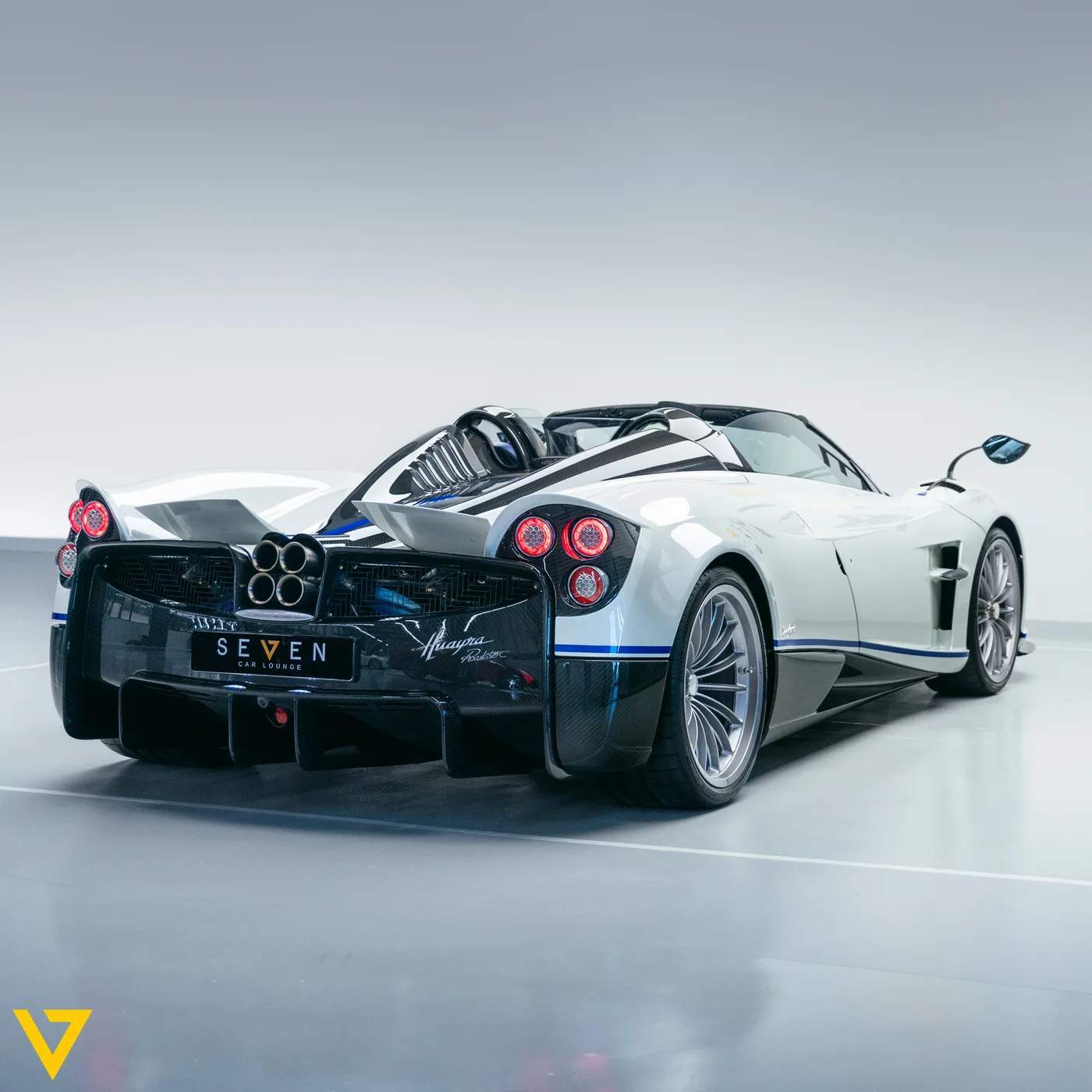 2019 Pagani Huayra Roadster angeboten von einem Supersportwagenhändler in Riyadh, Saudi-Arabien, Foto 9 von 30